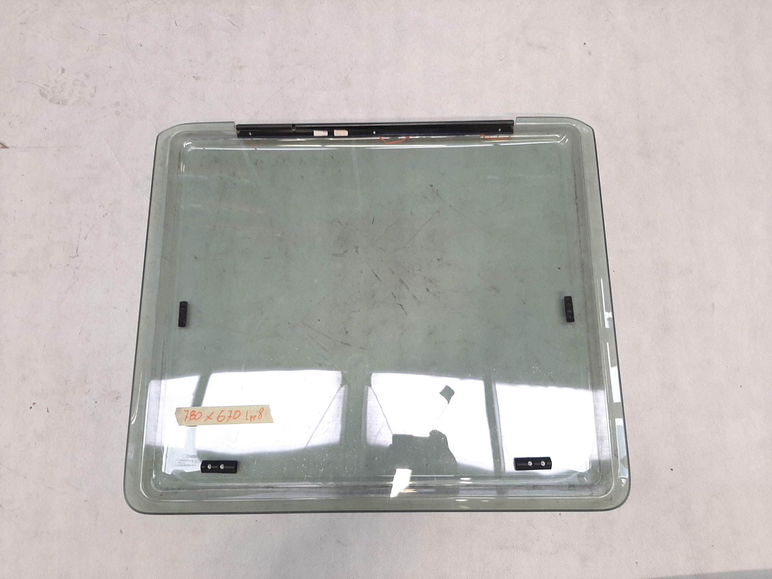 DETHLEFFS OKNO BOCZNE 780 x 670