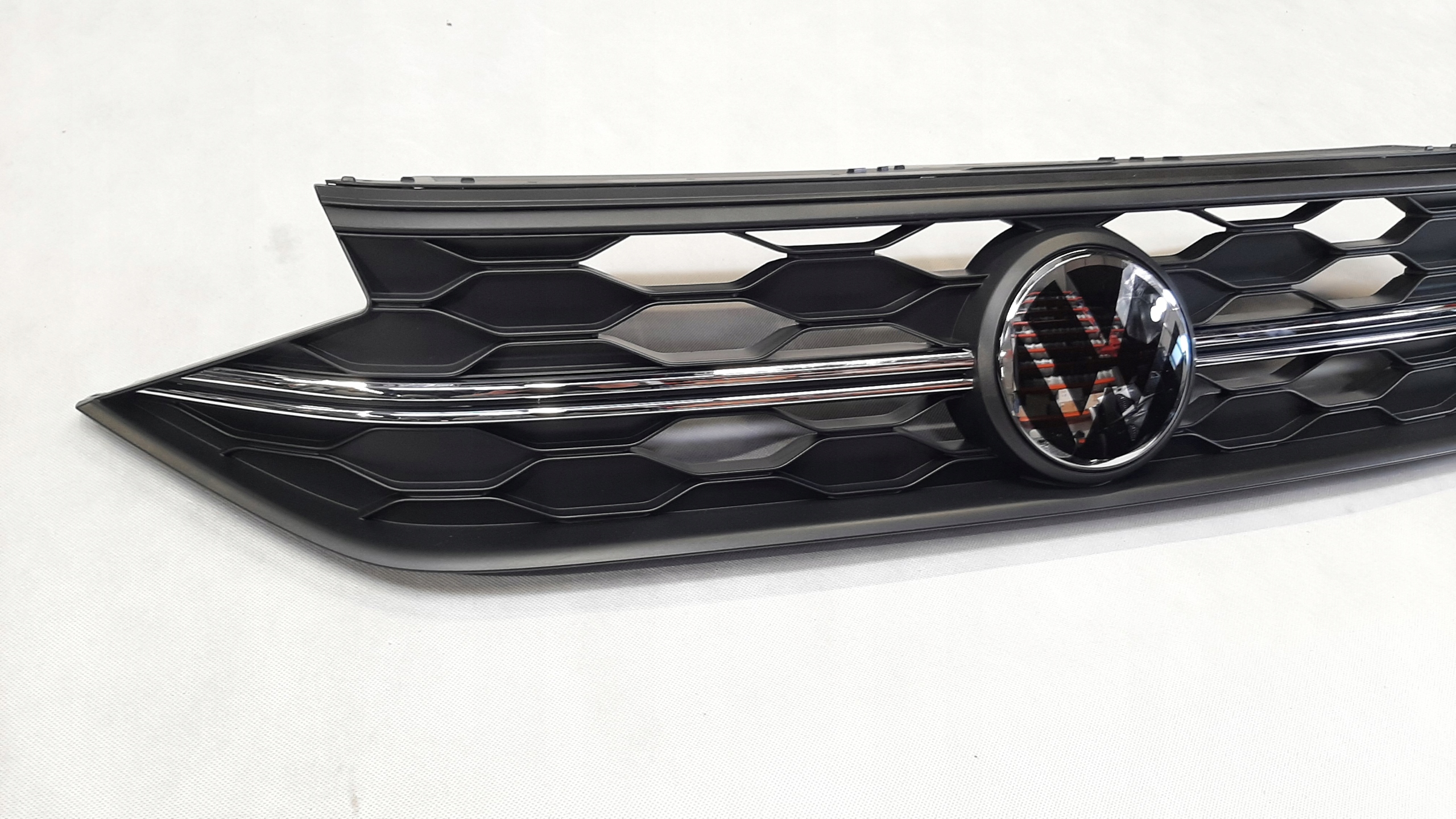 VW TAIGO ATRAPA GRILL 2G7853651G 2G7853651N EMBLEMAT LOGO