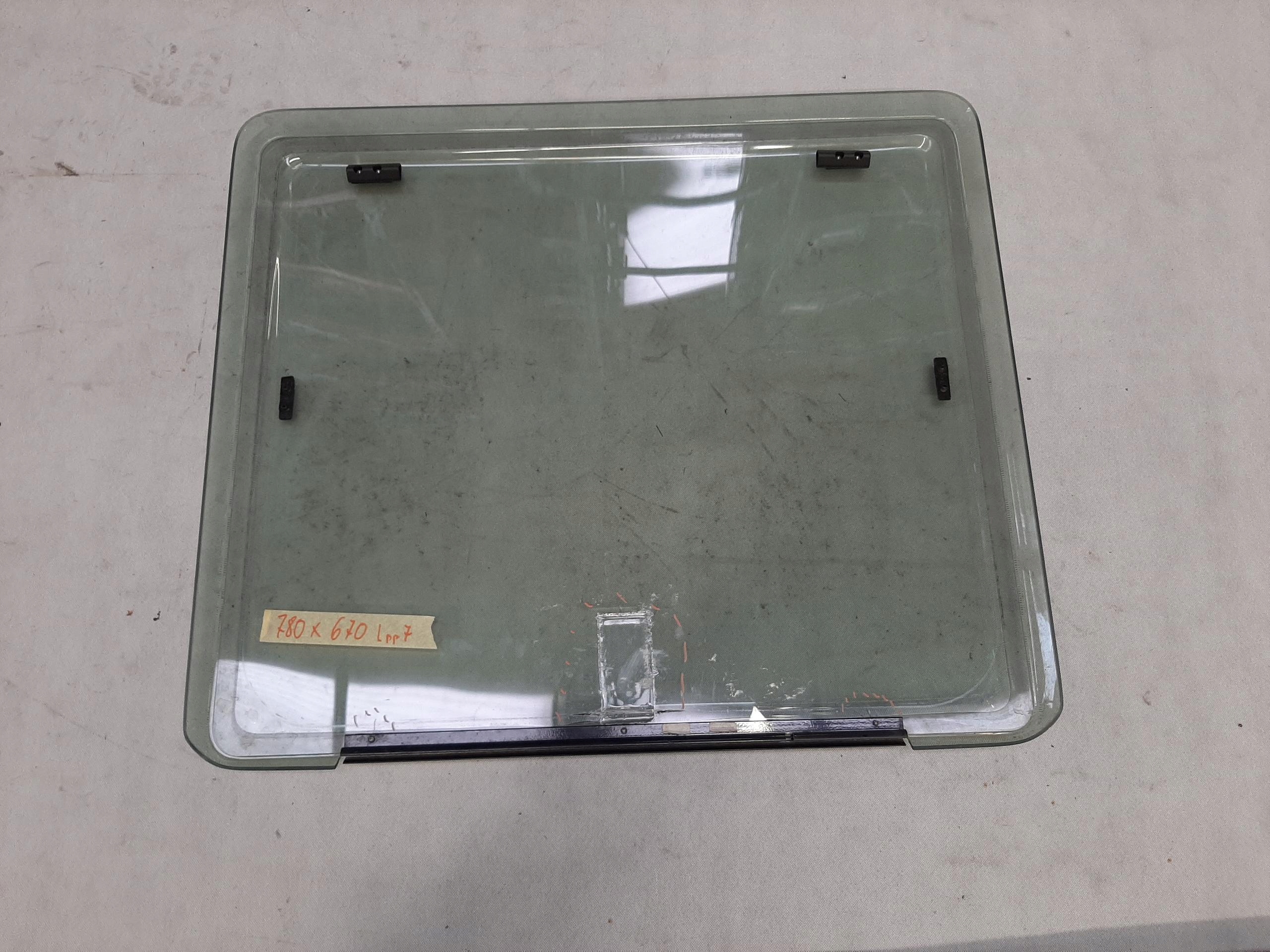 DETHLEFFS OKNO SZYBA DACHOWA 780 x 670 43R-012531