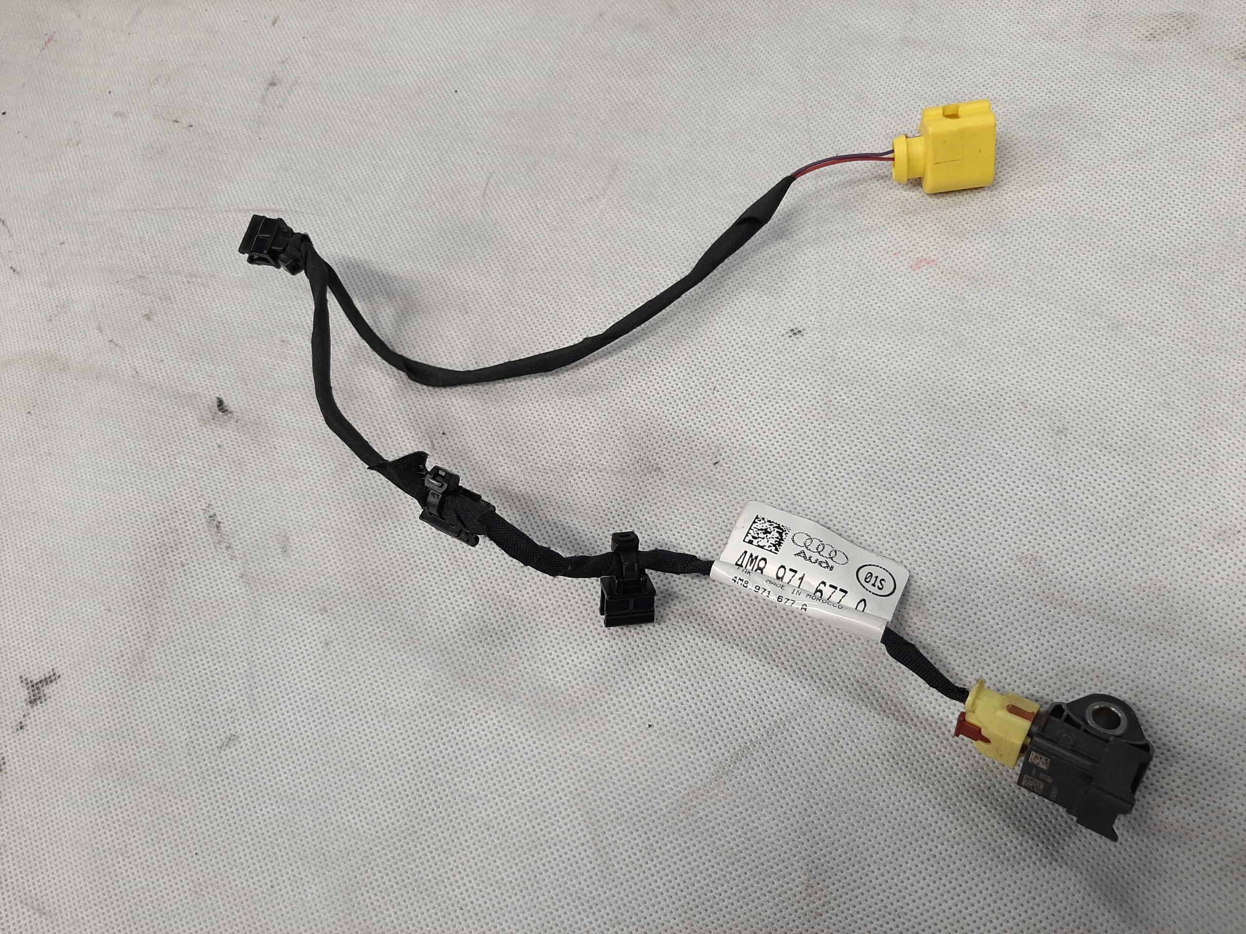 AUDI Q8 ADAPTER PRZEWÓD ELEKTRYCZNY CZUJNIK 4M8971677A
