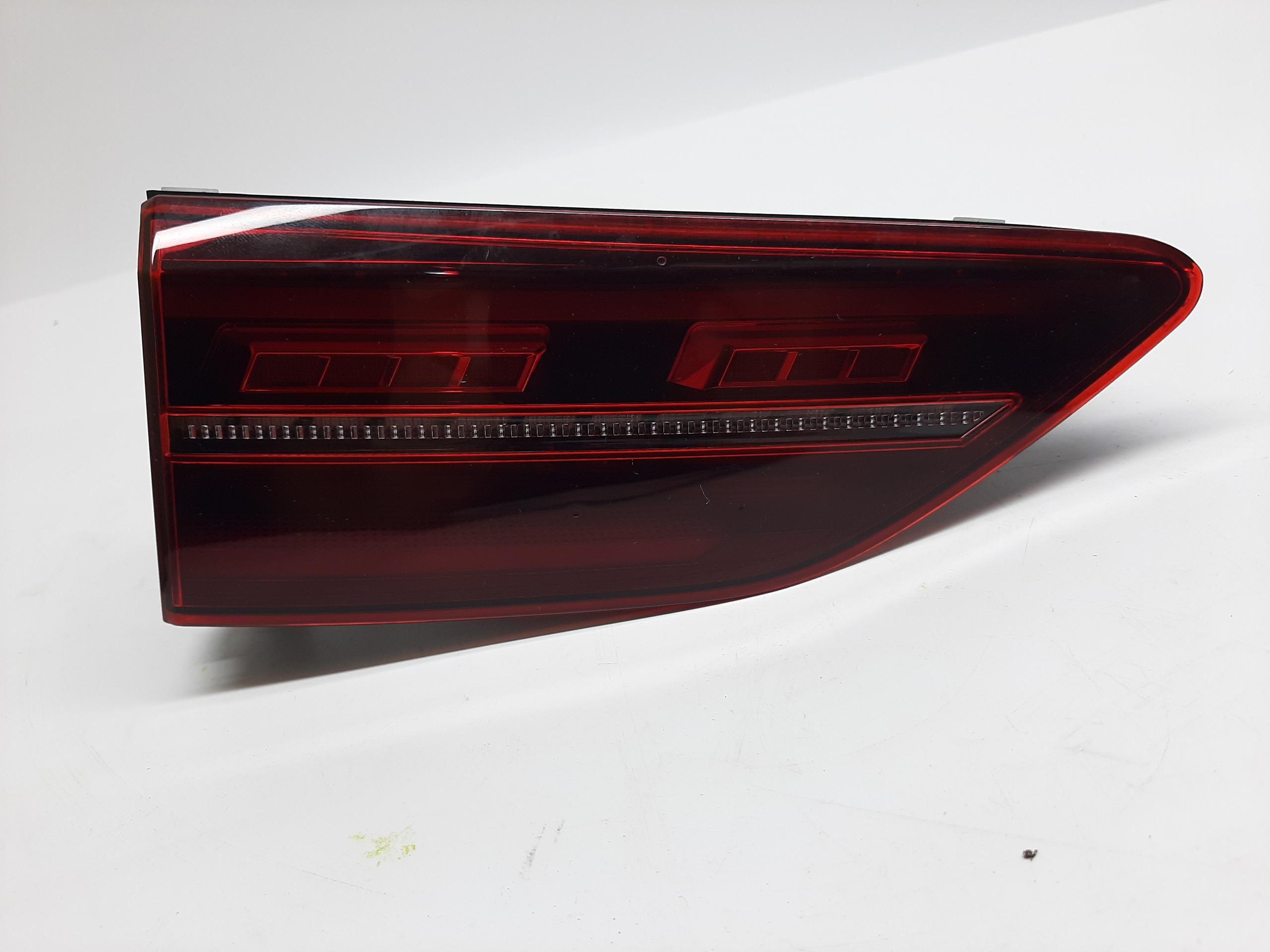 VW GOLF VIII HB LAMPA LEWA TYLNA TYŁ KLAPY LED 5H0945307