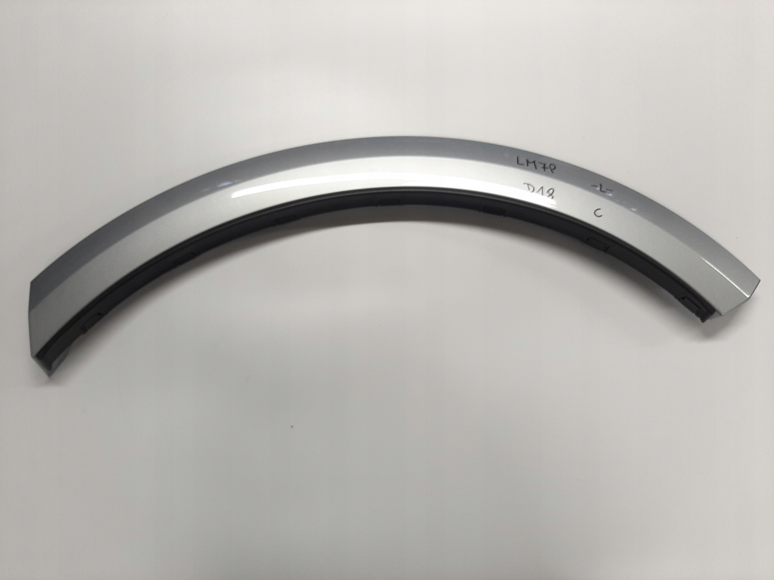 AUDI RSQ8 NAKŁADKA LISTWA BOCZNA BŁOTNIKA LEWY TYŁ LM7P 4M8853817C