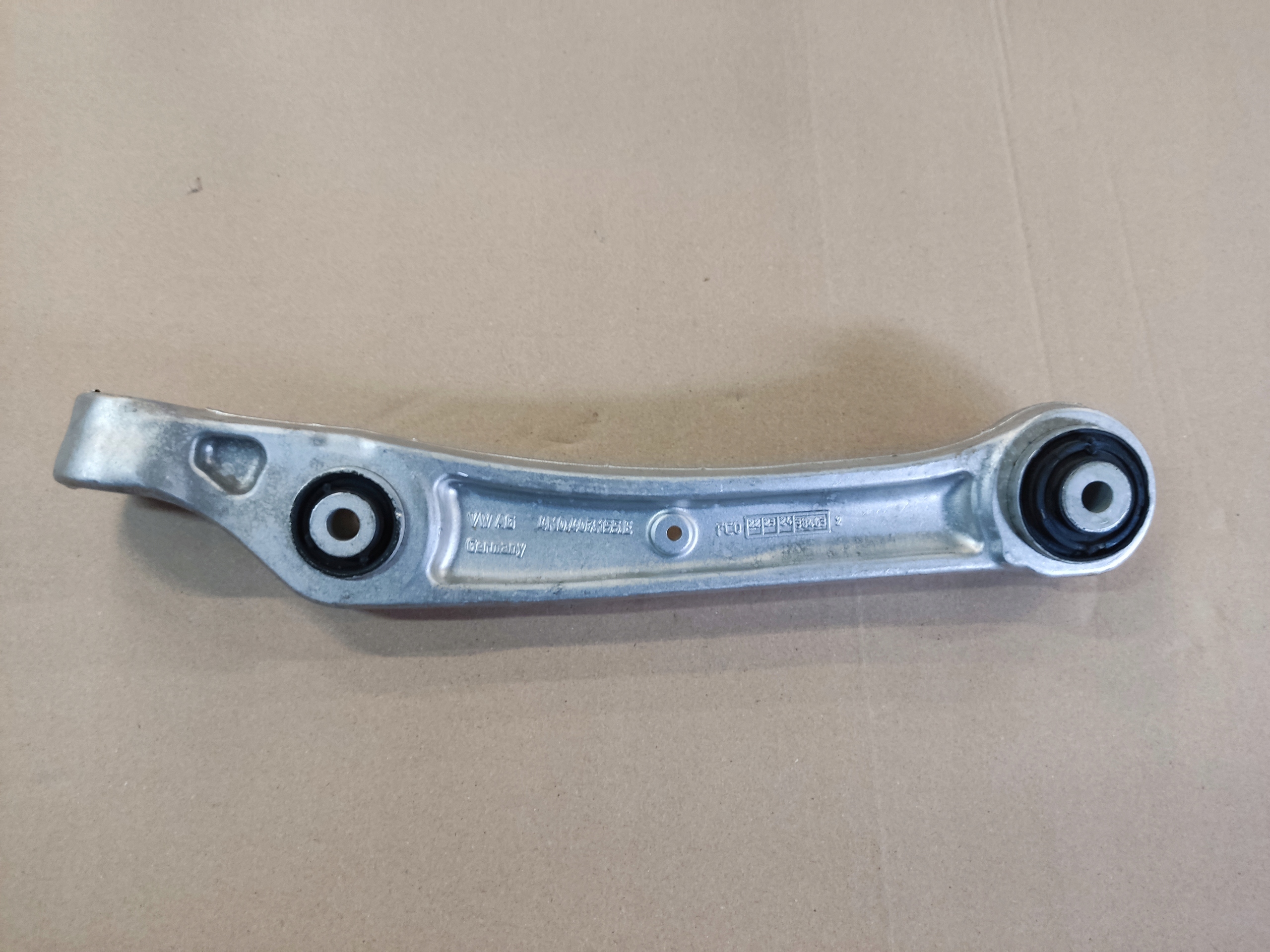 Audi Q7 Wahacz ramię Zawieszenia prawy przód 4M0407155E
