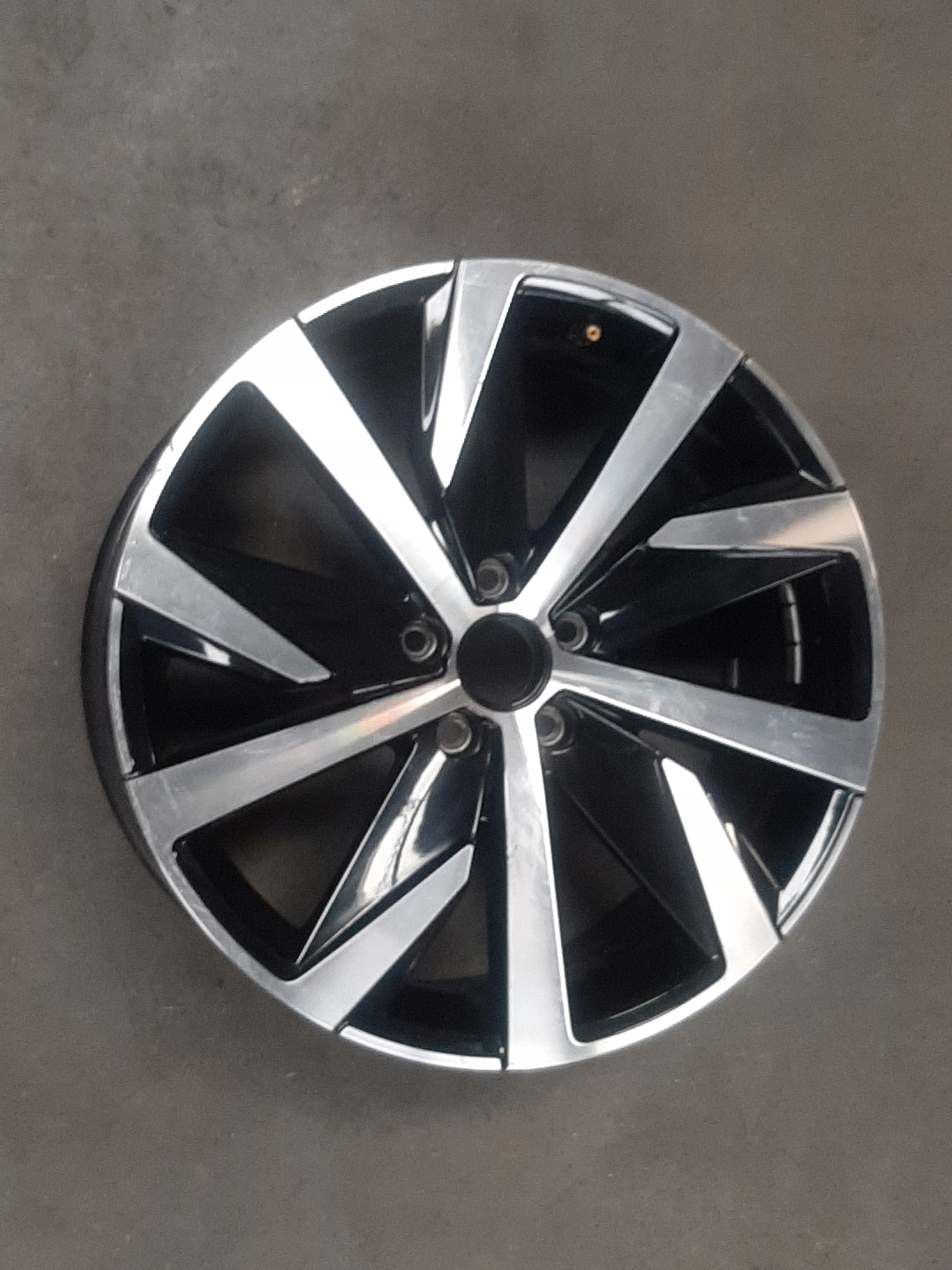 VW T-ROC R19 5X112 8J ET47 Felga aluminiowa 2GA601025T