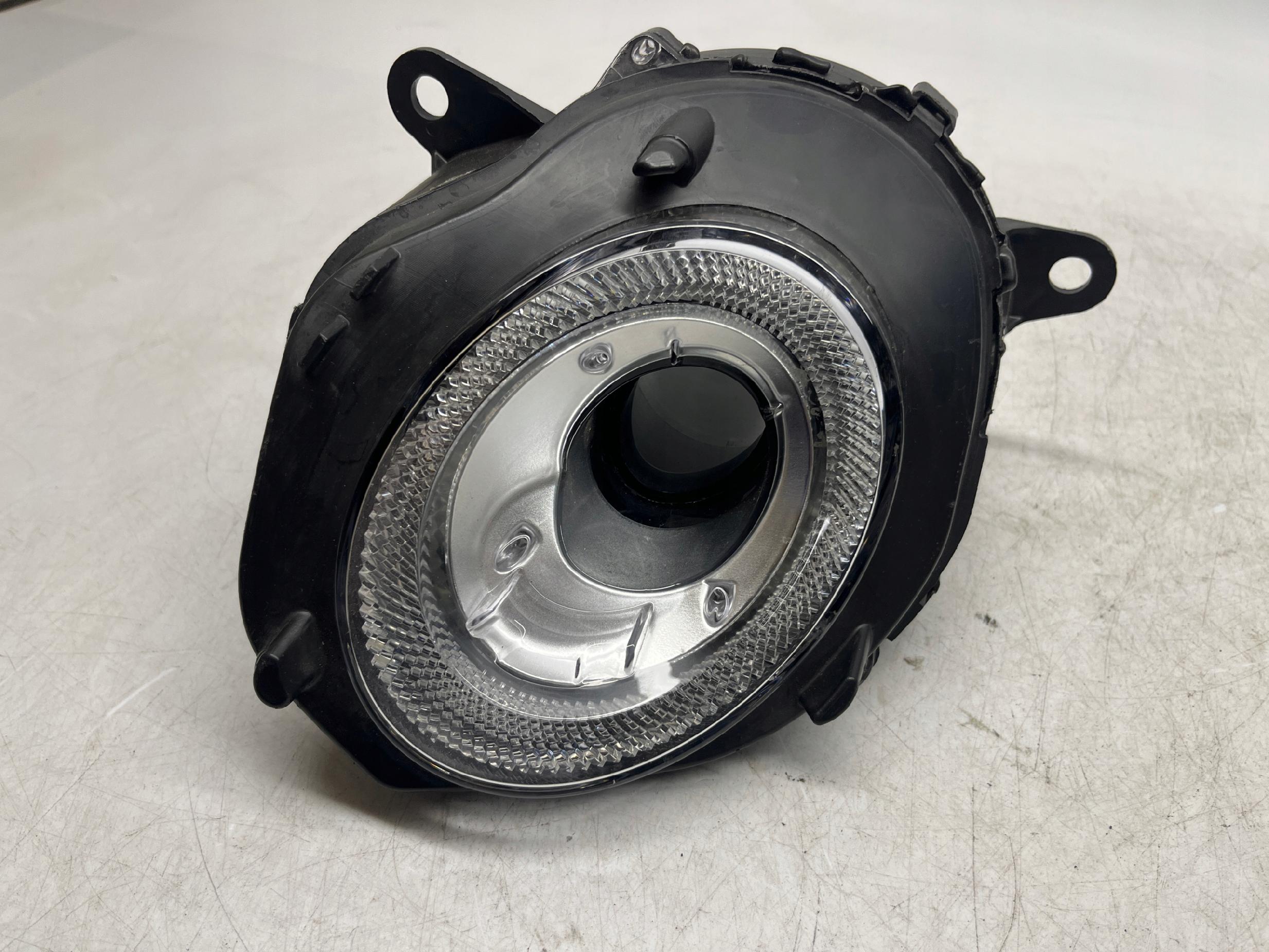 BENTLEY BENTAYGA LAMPA PRAWA KIERUNKOWSKAZ DRL HALOGEN LED SAE 36A953042A