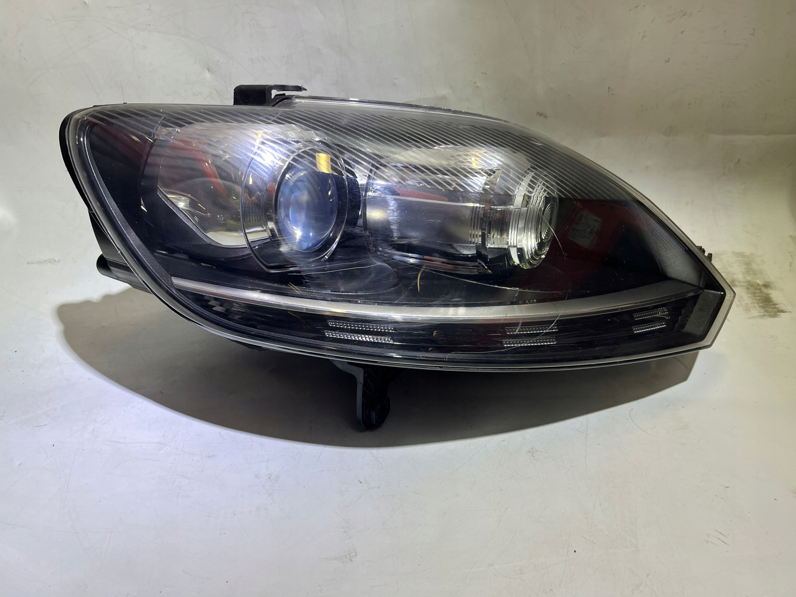 VOLKSWAGEN GOLF VI PLUS REFLEKTOR XENON PRZÓD PRZEDNIA PRAWA 5M1941754B