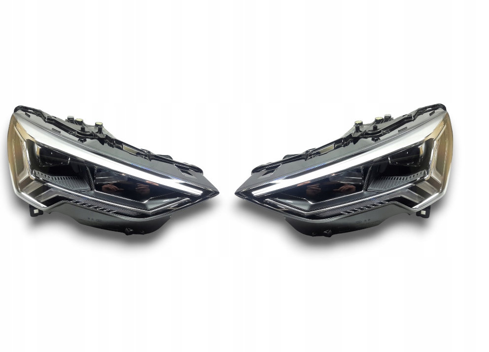 AUDI Q3 REFLEKTORY 83A941034A 83A941033A