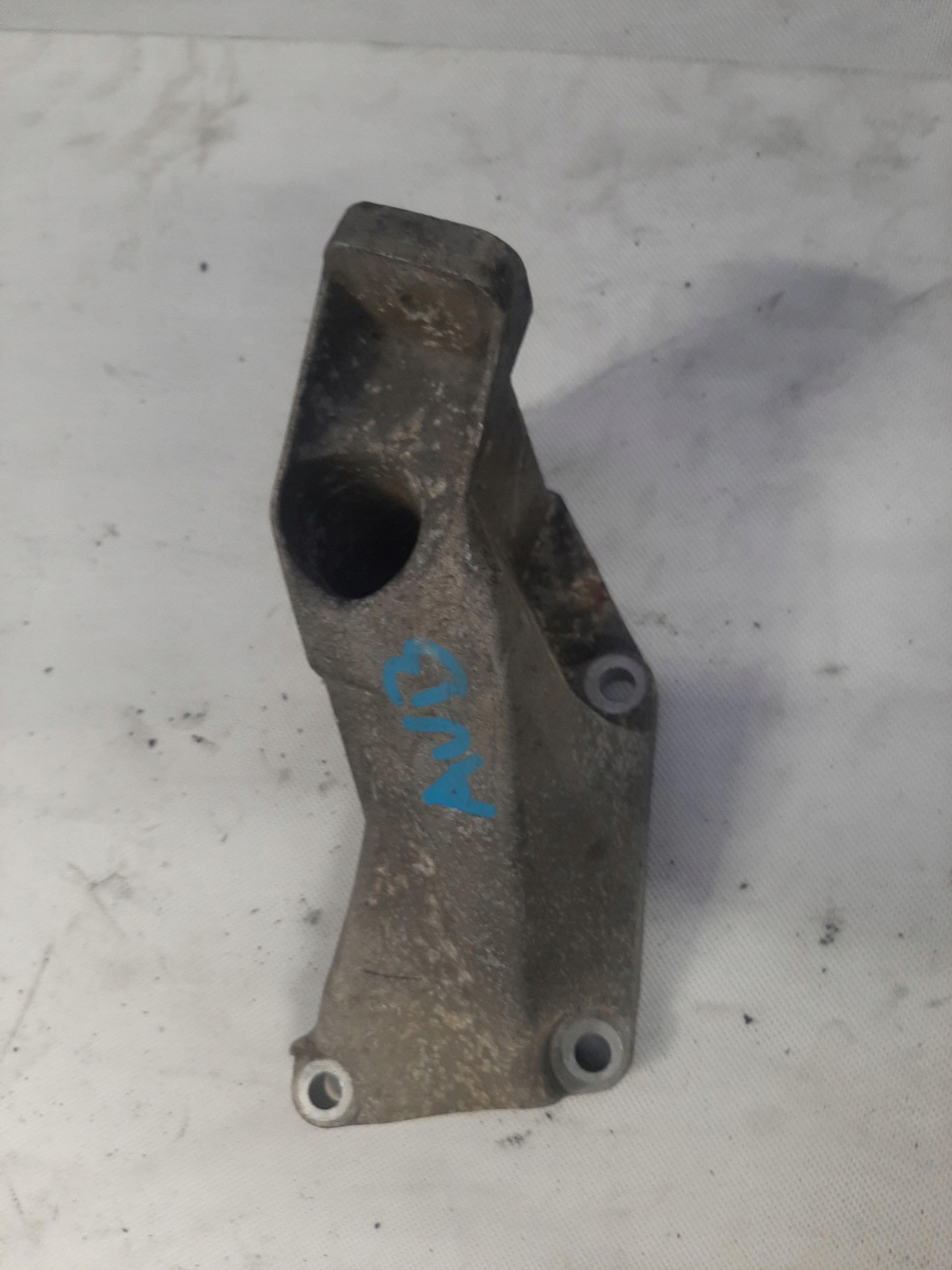 VW PASSAT B5 AUDI A4 B7 A6 C5 1.9 TDI ŁAPA MOCOWANIE SILNIKA 8D0199307P
