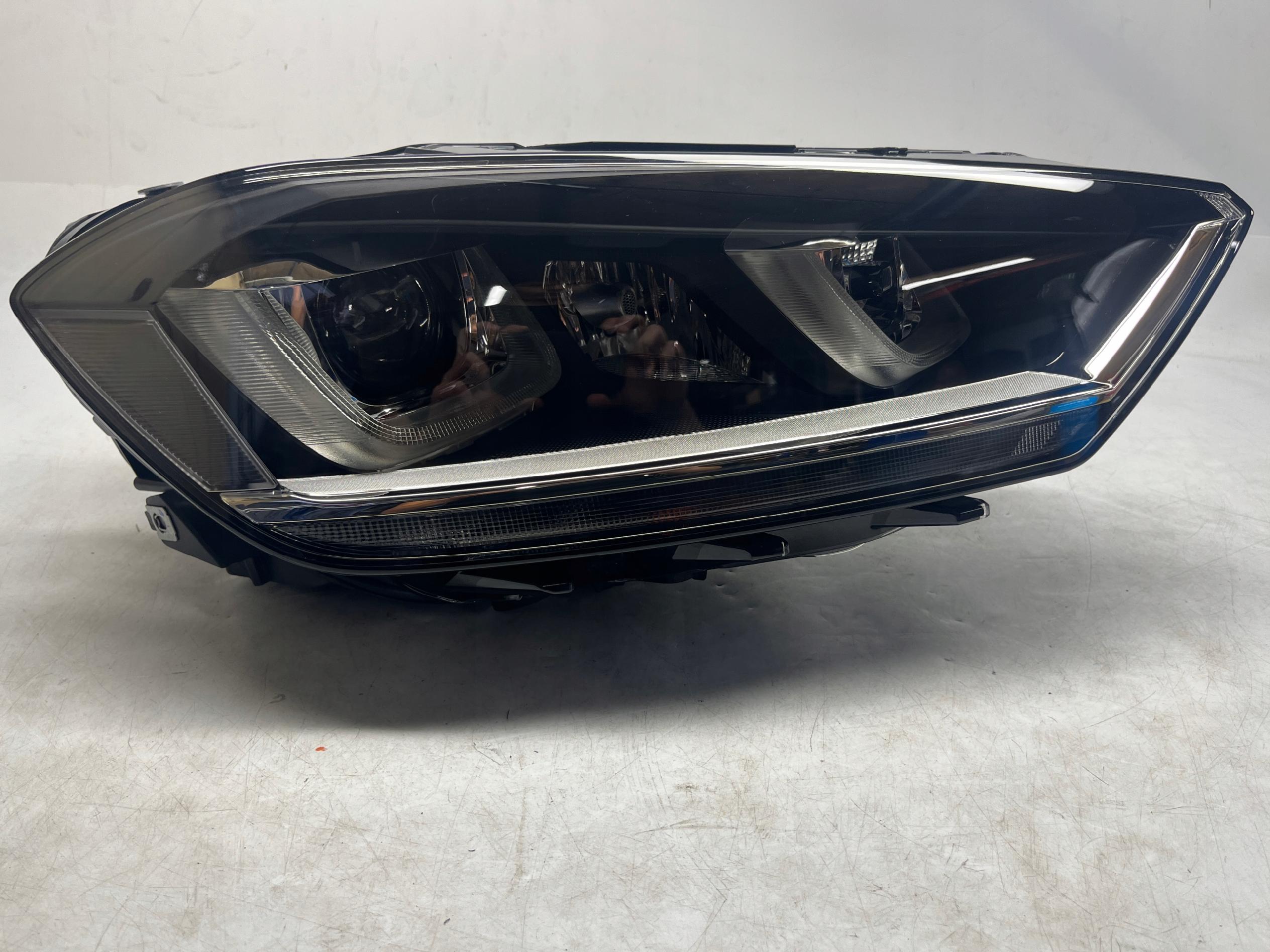 VW GOLF SPORTSVAN REFLEKTOR ANGLIK LAMPA PRZÓD PRZEDNIA PRAWA 518941754A