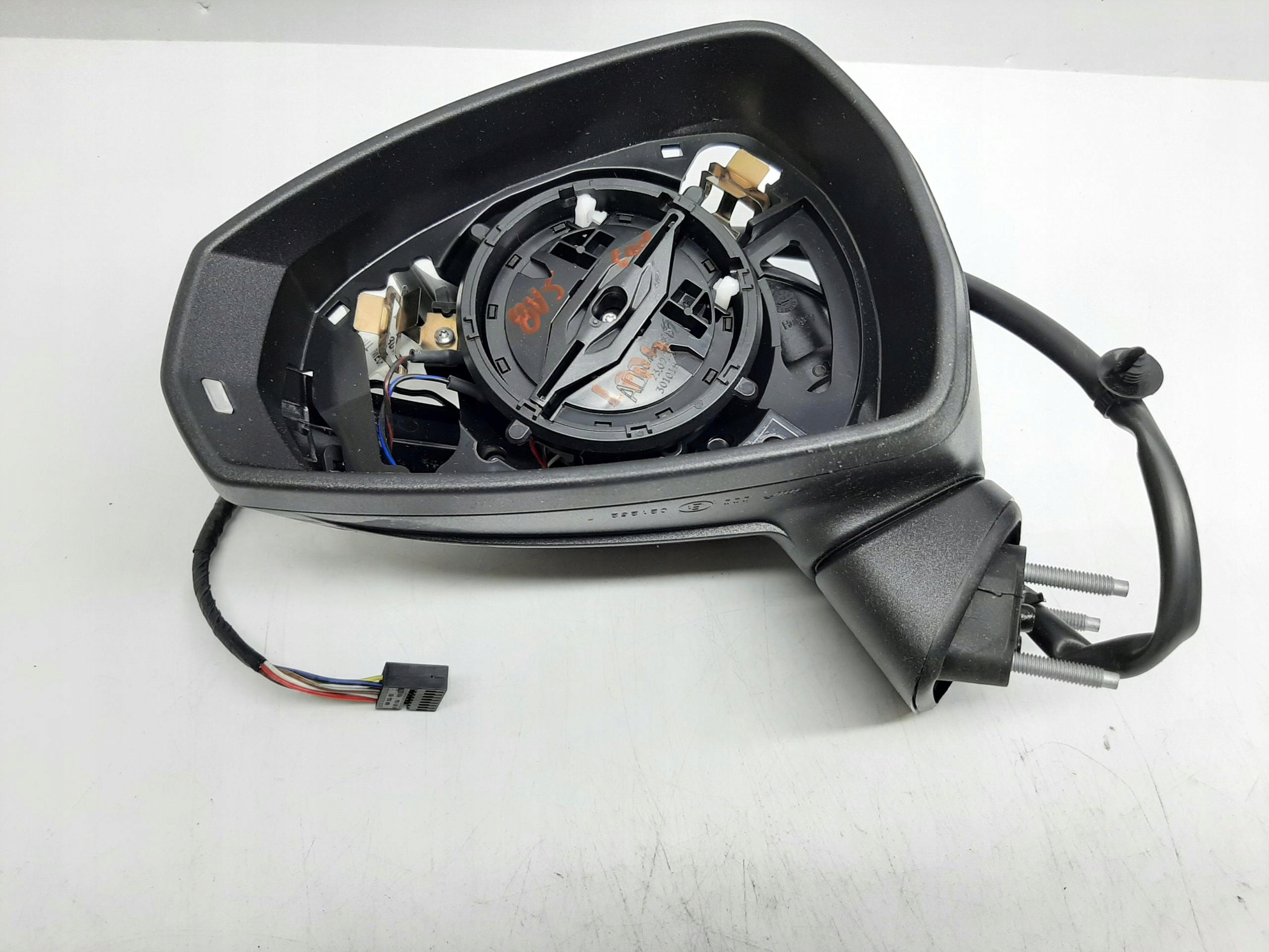 AUDI A3 8V SILNICZEK OBUDOWA LUSTERKA LEWA 6 PIN EUROPA 8V5857409