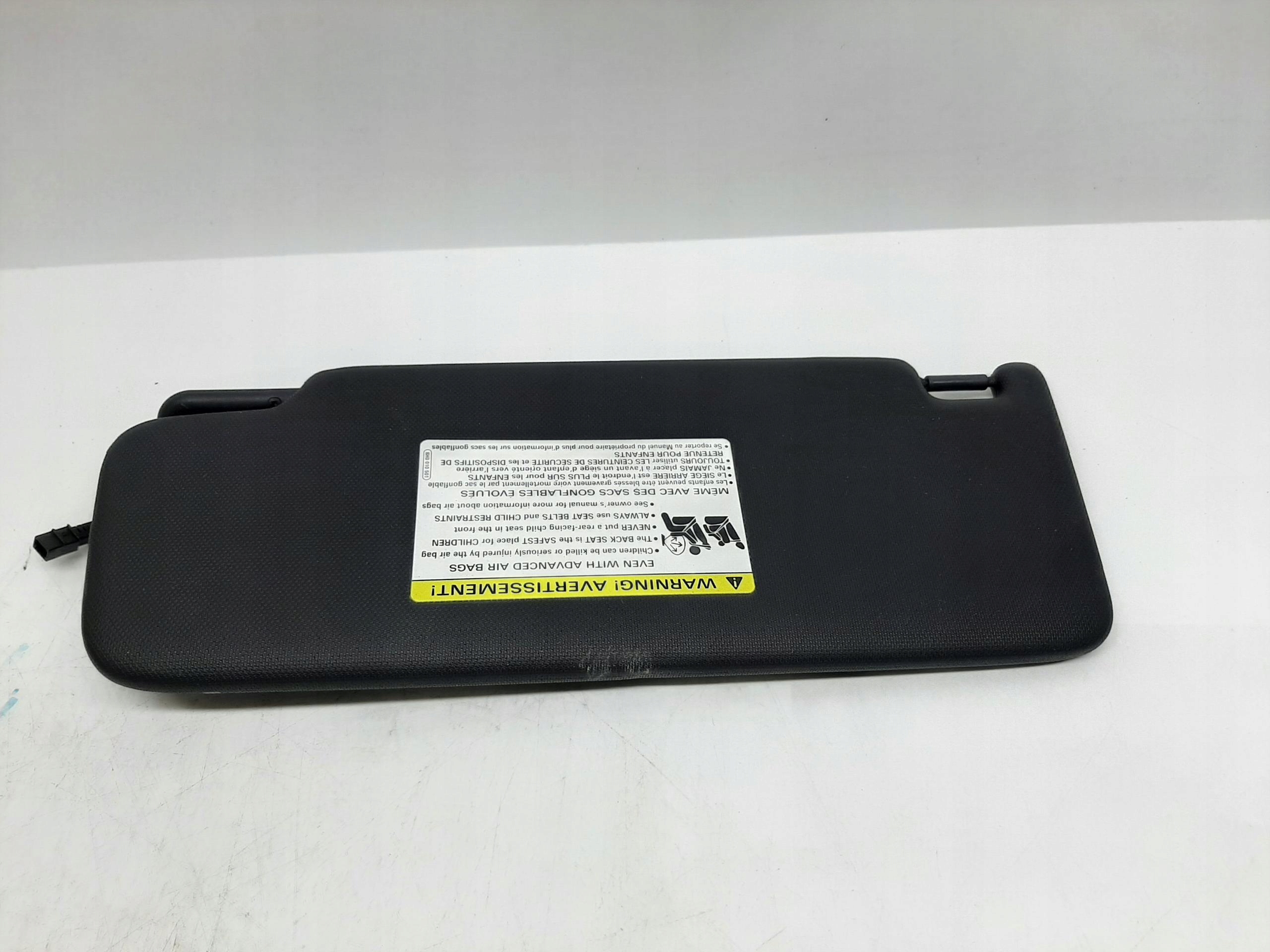 AUDI A4 B9 DASZEK PRZECIWSŁONECZNY SŁONECZNIK PRAWY 8W0857552