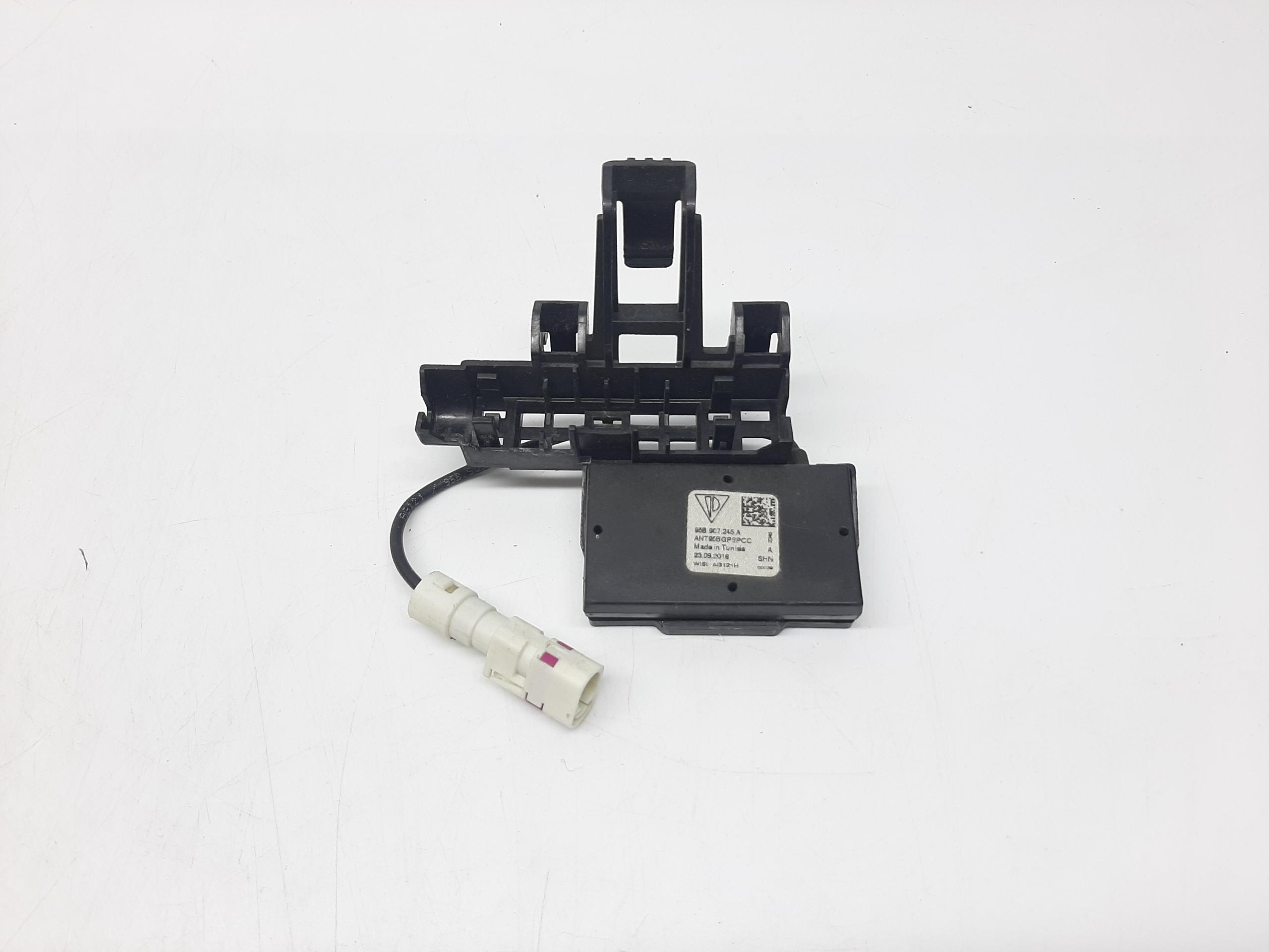 PORSCHE MACAN WZMACNIACZ ANTENOWY 95B907245A