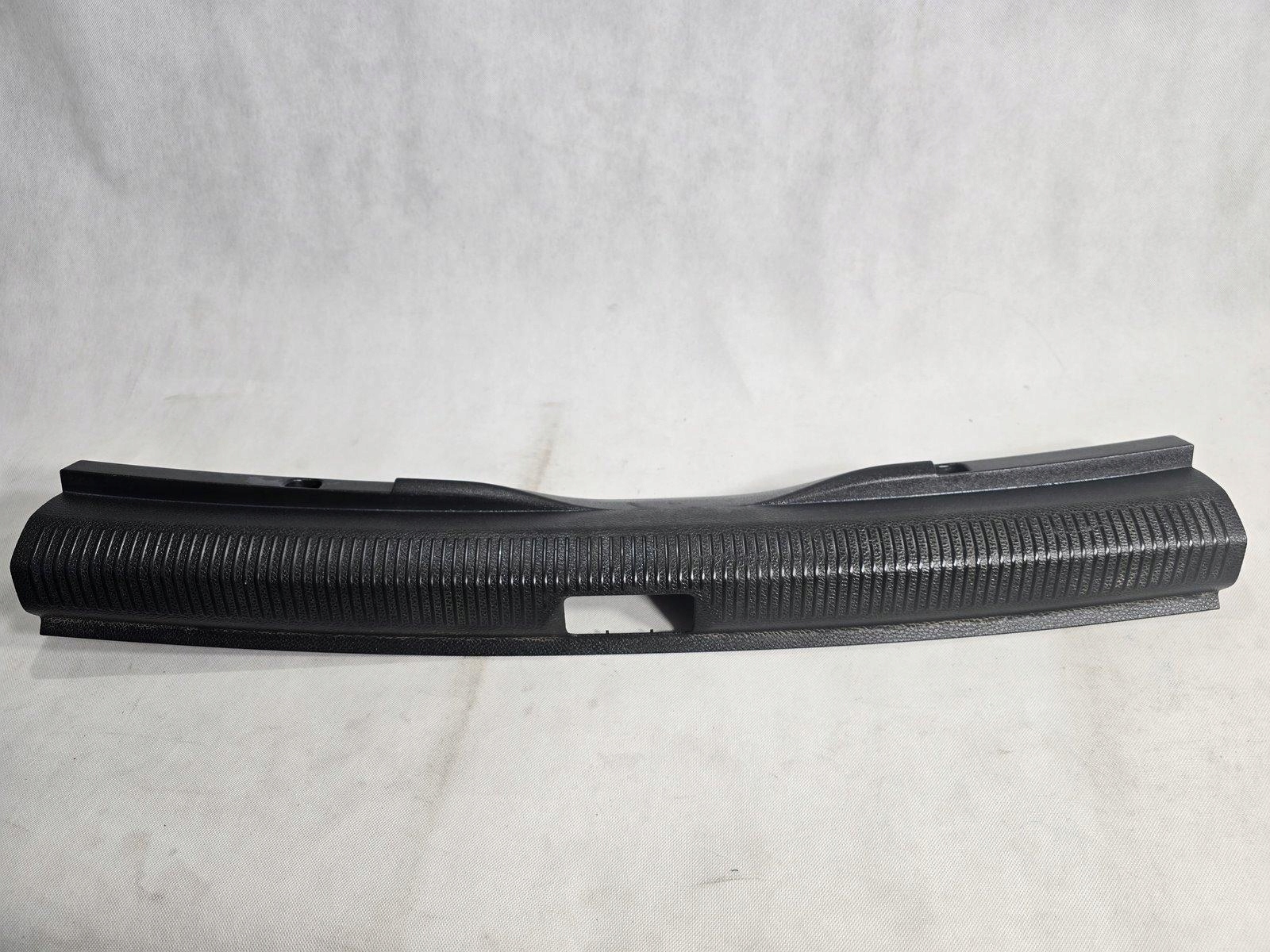 VW PASSAT B6 KOMBI OSŁONA PASA TYLNEGO TYŁ MASKOWNICA 3C9863459