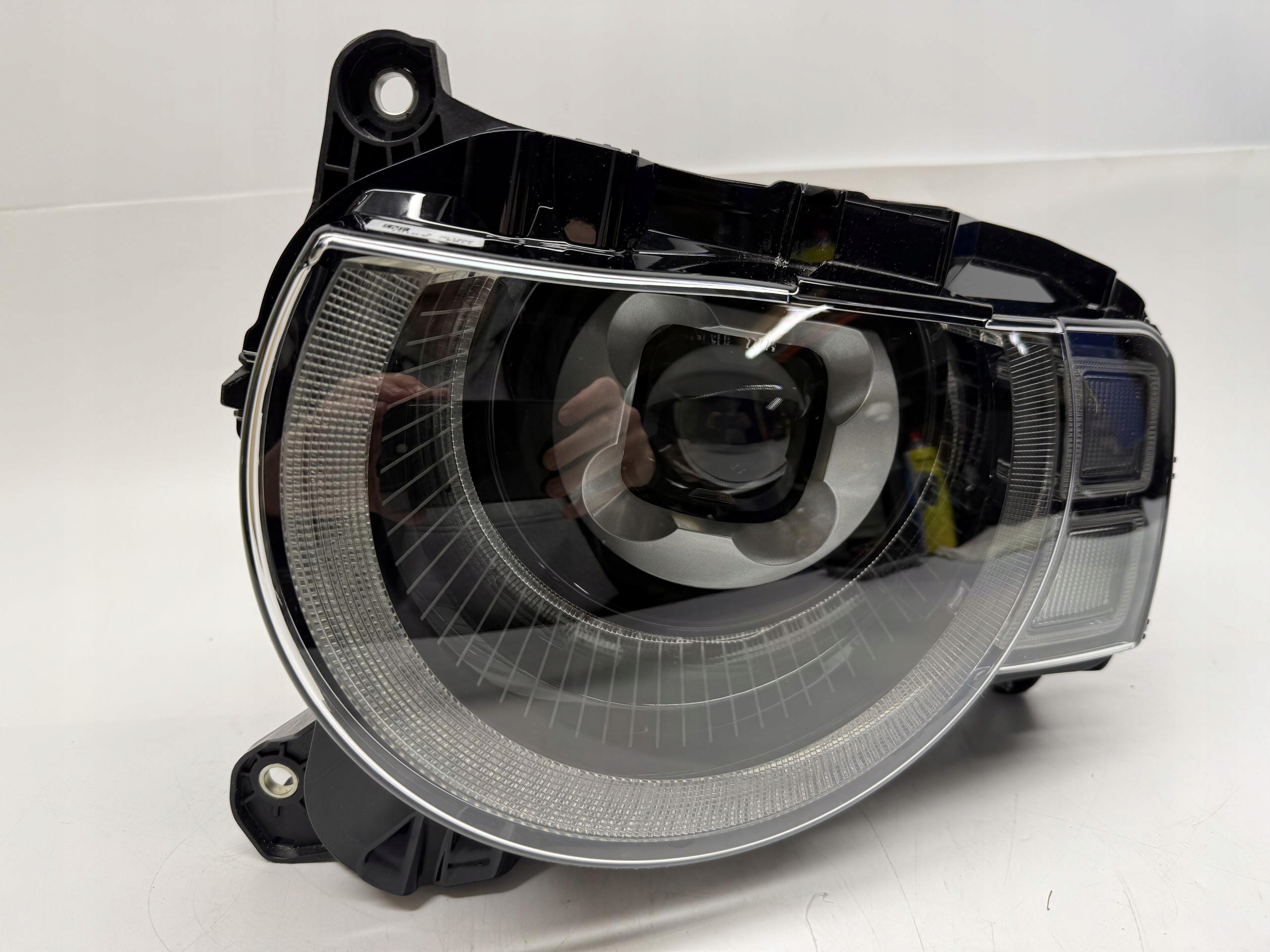 LAND ROVER DEFENDER II L663 REFLEKTOR LAMPA LEWY PRZÓD LED L8B213W030