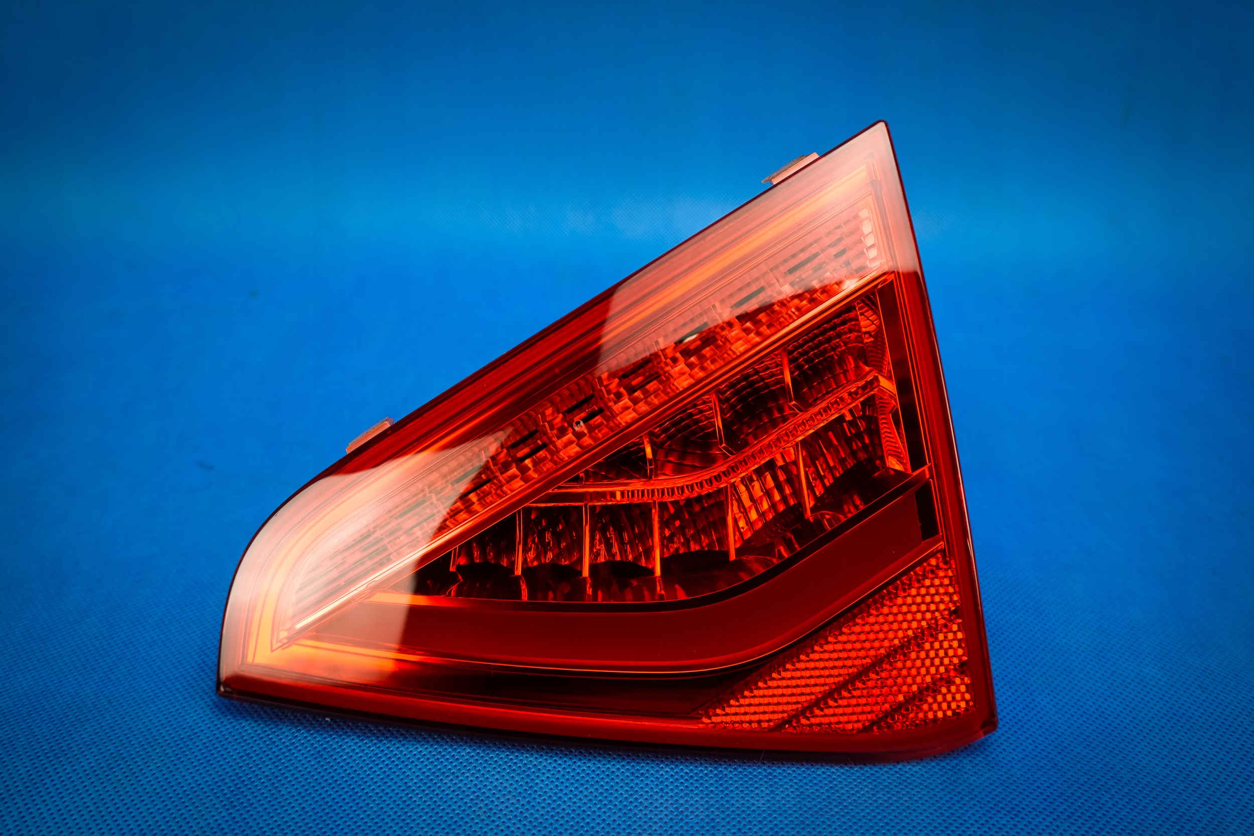AUDI A5 8T LAMPA PRAWY PRAWA TYŁ 8T0945094C