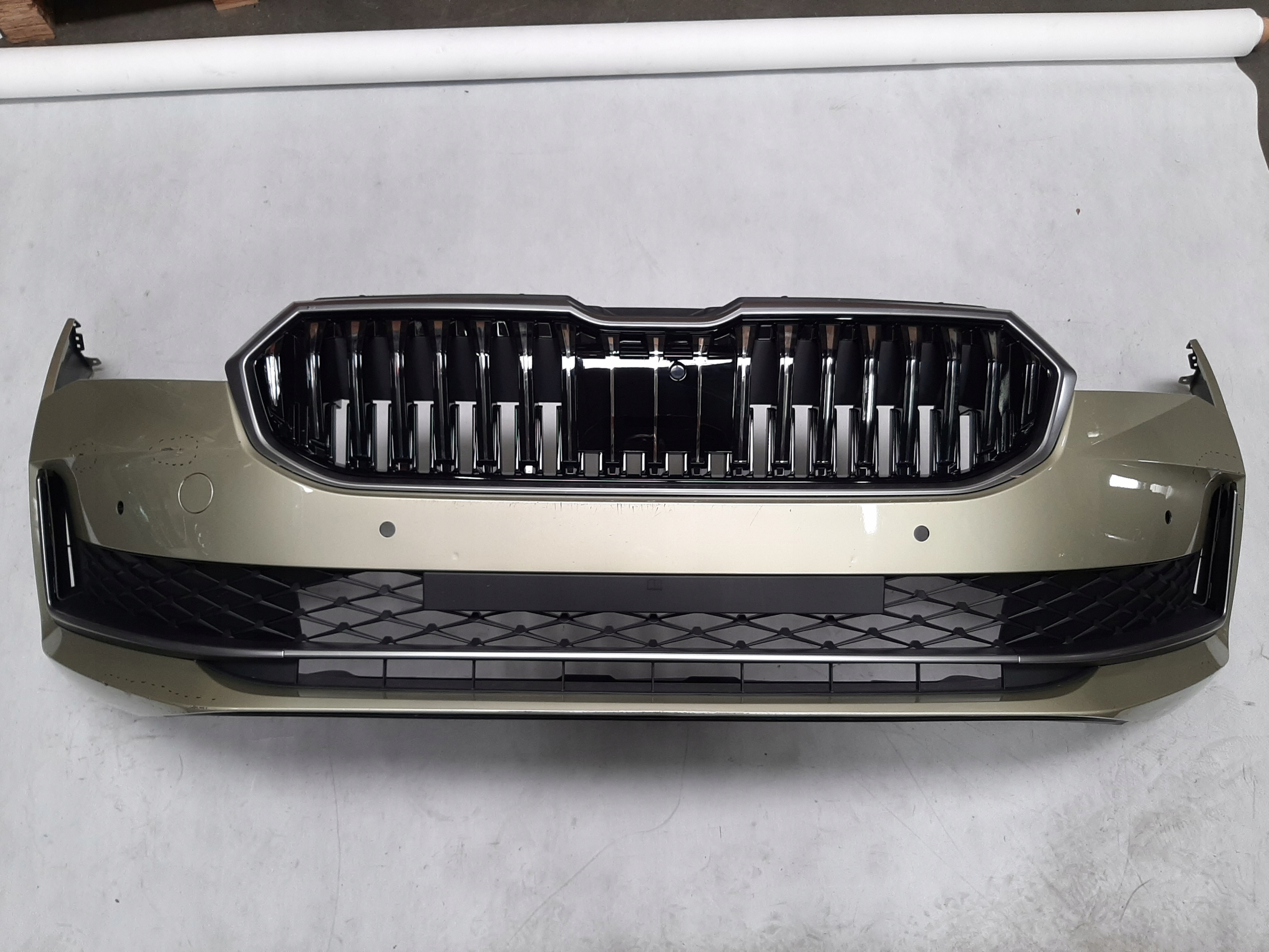 SKODA SUPERB IV ZDERZAK PRZEDNI PRZÓD KOMPLETNY 3P0807221