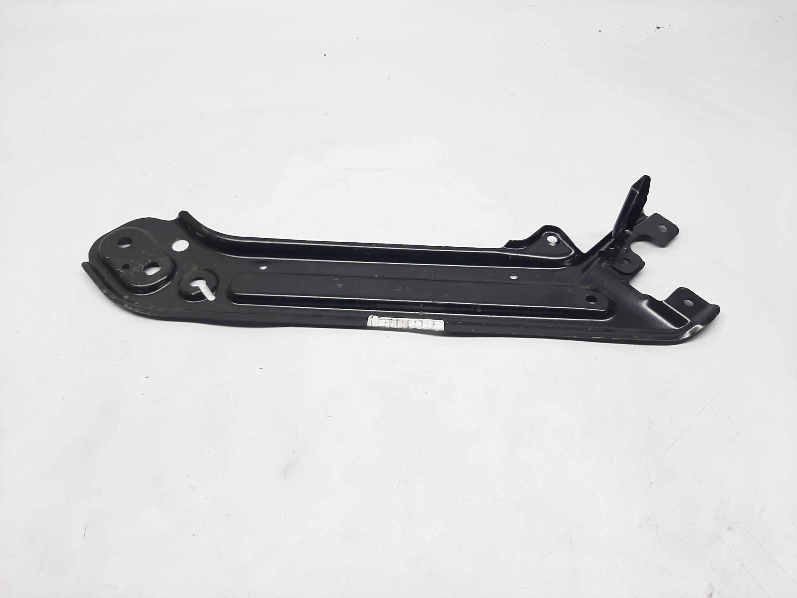 SEAT ATECA WSPORNIK UCHWYT BŁOTNIKA PRAWY PRZÓD 575821168
