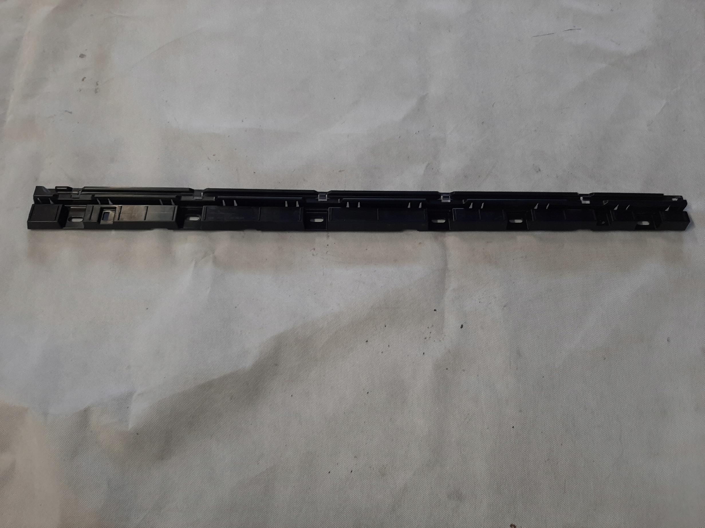 BMW 51777187102 MOCOWANIE PROGU PRZÓD PRAWY