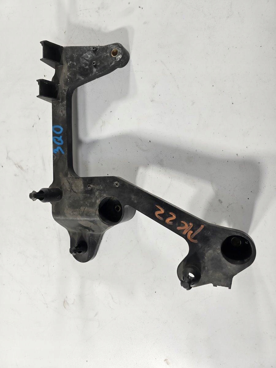 VW PASSAT B8 WSPORNIK MOCOWANIE FILTRA POWIETRZA 3Q0129671A