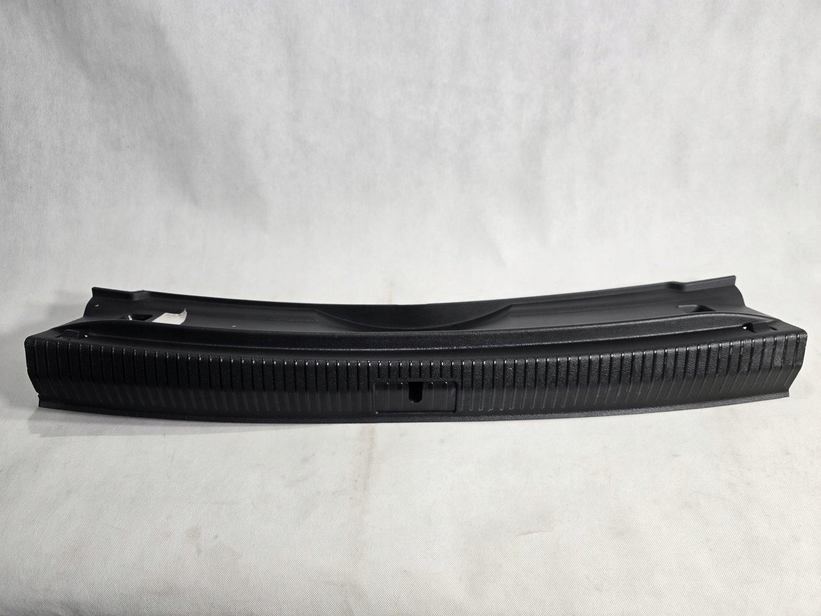 VW GOLF VII SPORTSVAN OSŁONA PASA TYLNEGO TYŁ MASKOWNICA 510863459