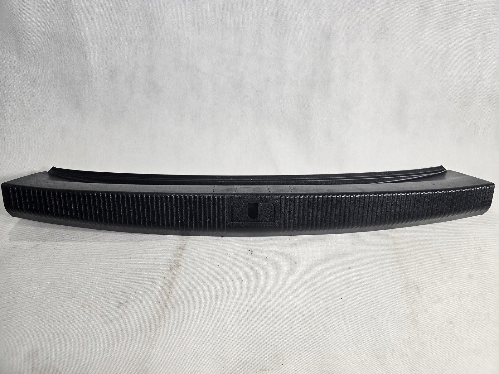AUDI A8 S8 D3 OSŁONA PASA TYLNEGO TYŁ MASKOWNICA 4E0863471B