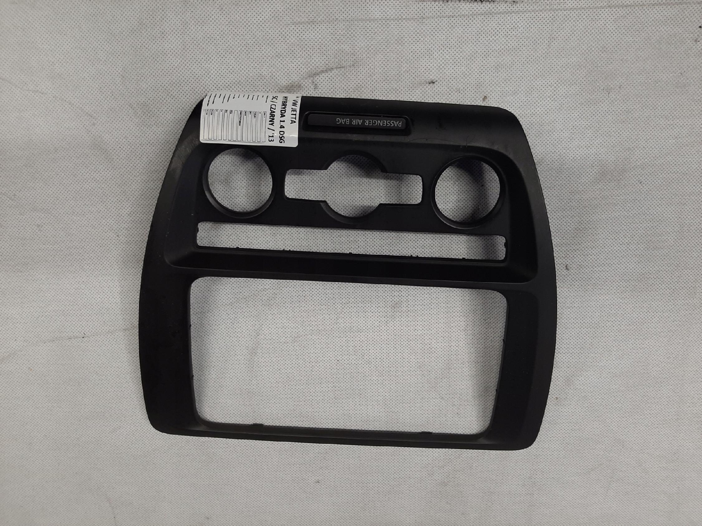 VW JETTA VI RAMKA NA RADIO KLIMATYZACJE DEKOR 5C6858071B