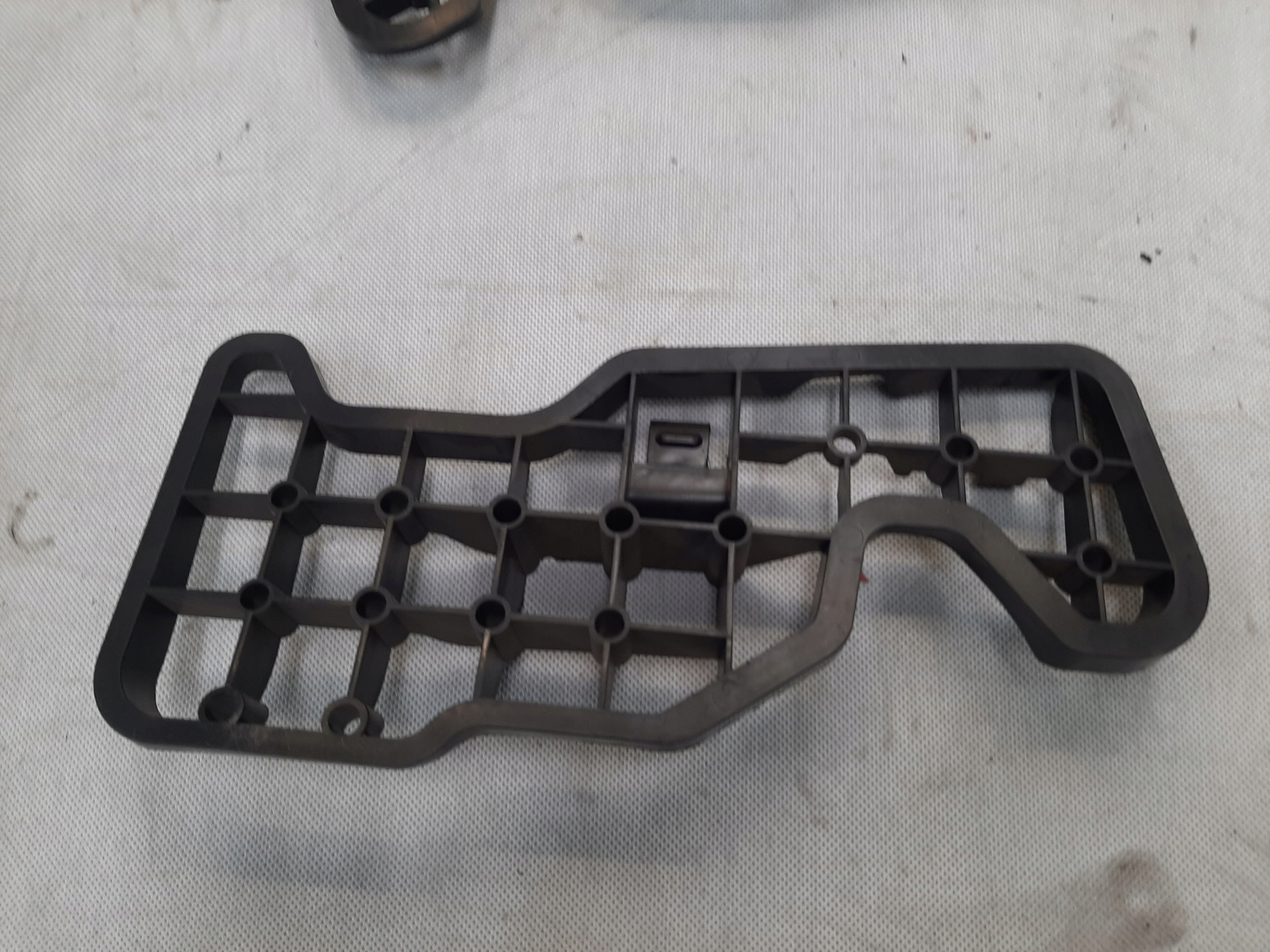 AUDI Q7 4M PODPORA WYKŁADZINY DYWANU 4M0864472