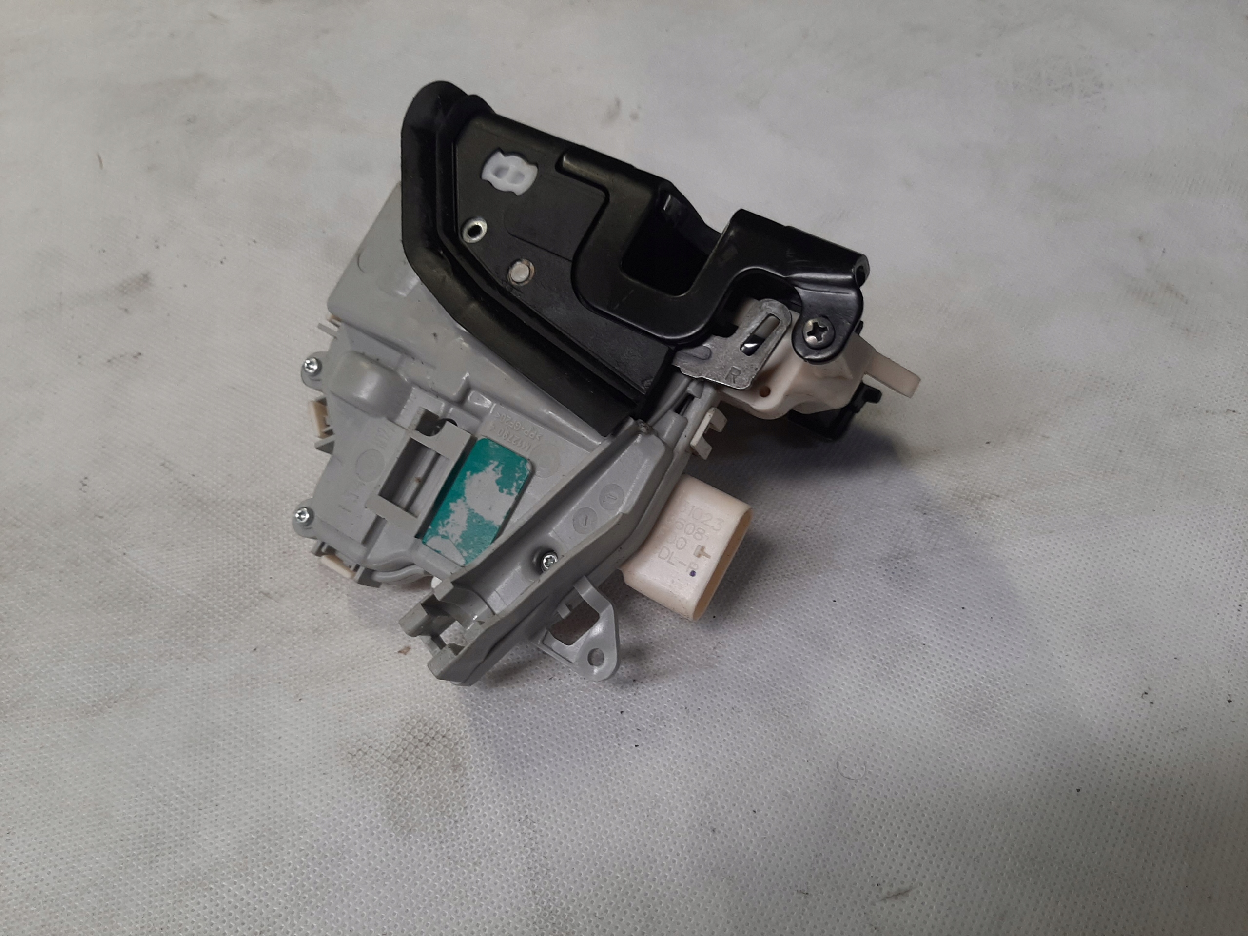 AUDI A5 8T ZAMEK DRZWI PRAWY PRZÓD PRZEDNI 8J1837016D