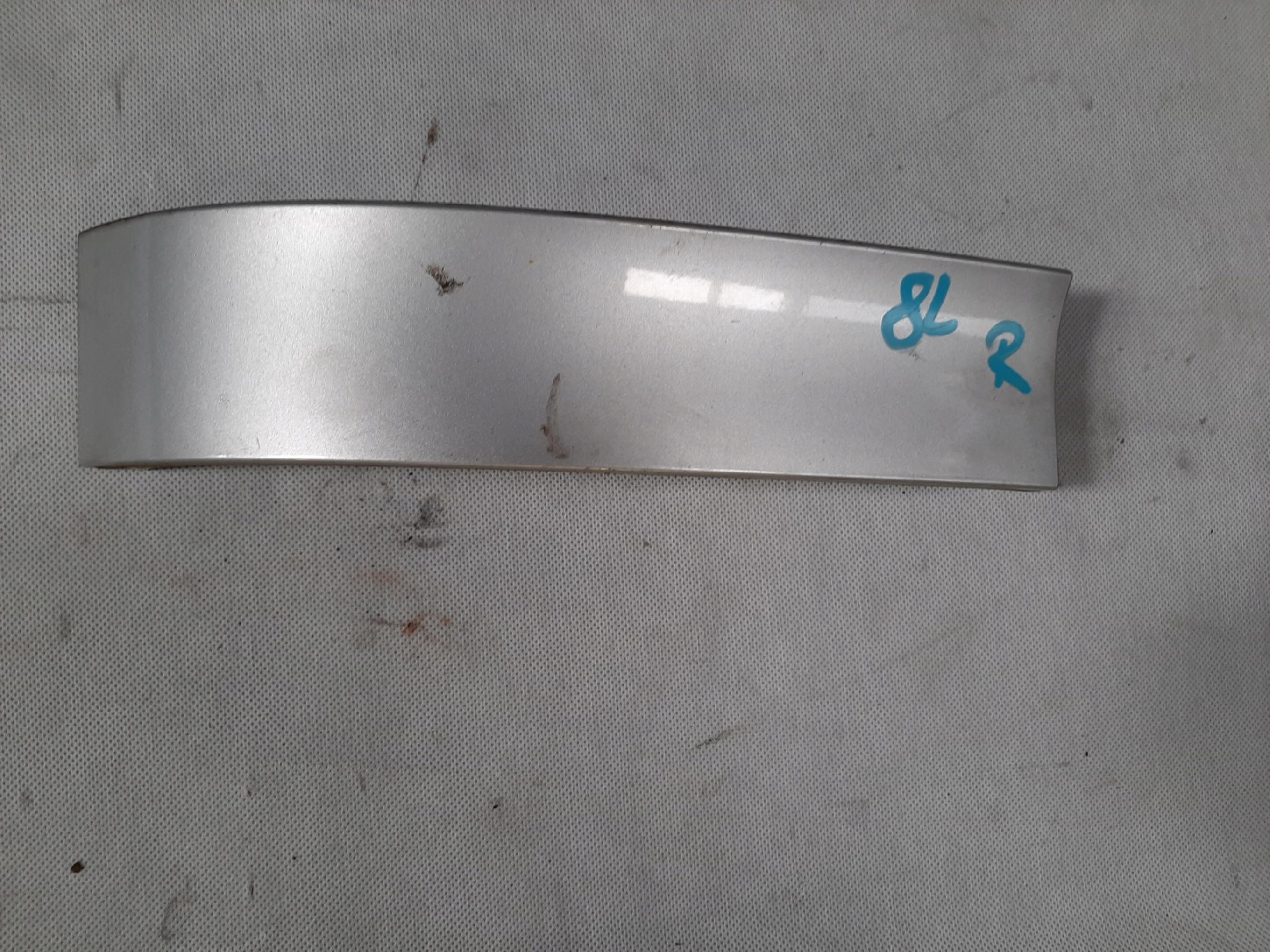 AUDI A3 8L LIFT LISTWA POD LAMPĘ PRAWY PRAWA TYŁ TYLNA 8L0807872C