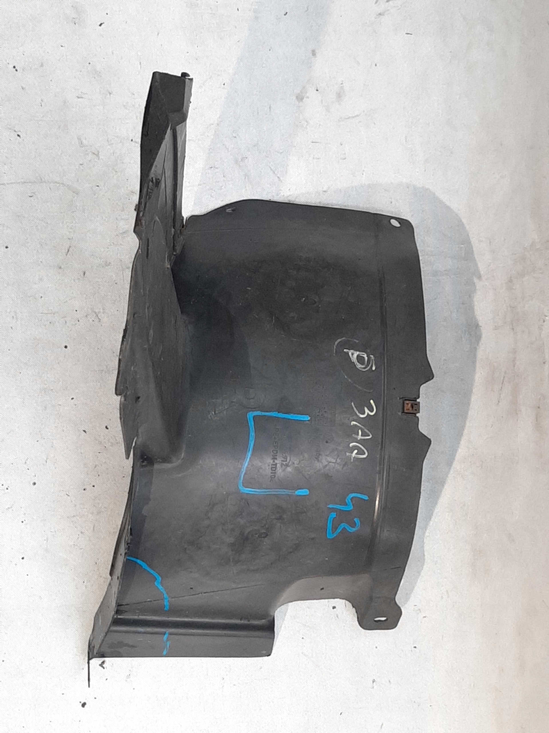 VW PASSAT B7 NADKOLE OSŁONA PRAWY PRZÓD CZĘŚĆ PRZEDNIA 3AA805912