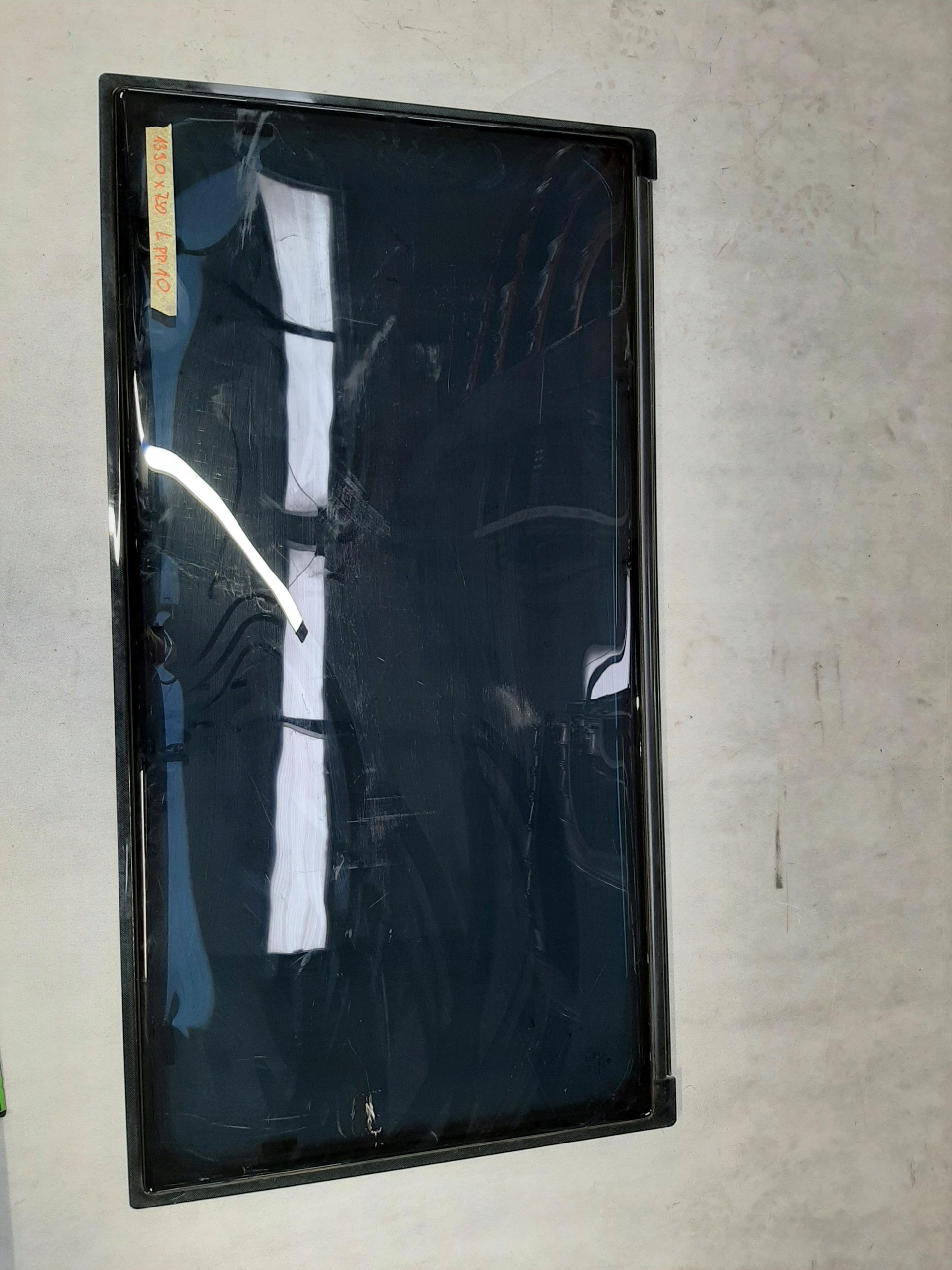 VW CRAFTER GRAND CALIFORNIA SZYBA BOCZNA PRZESUWNA 1300 x 550 43R-011748