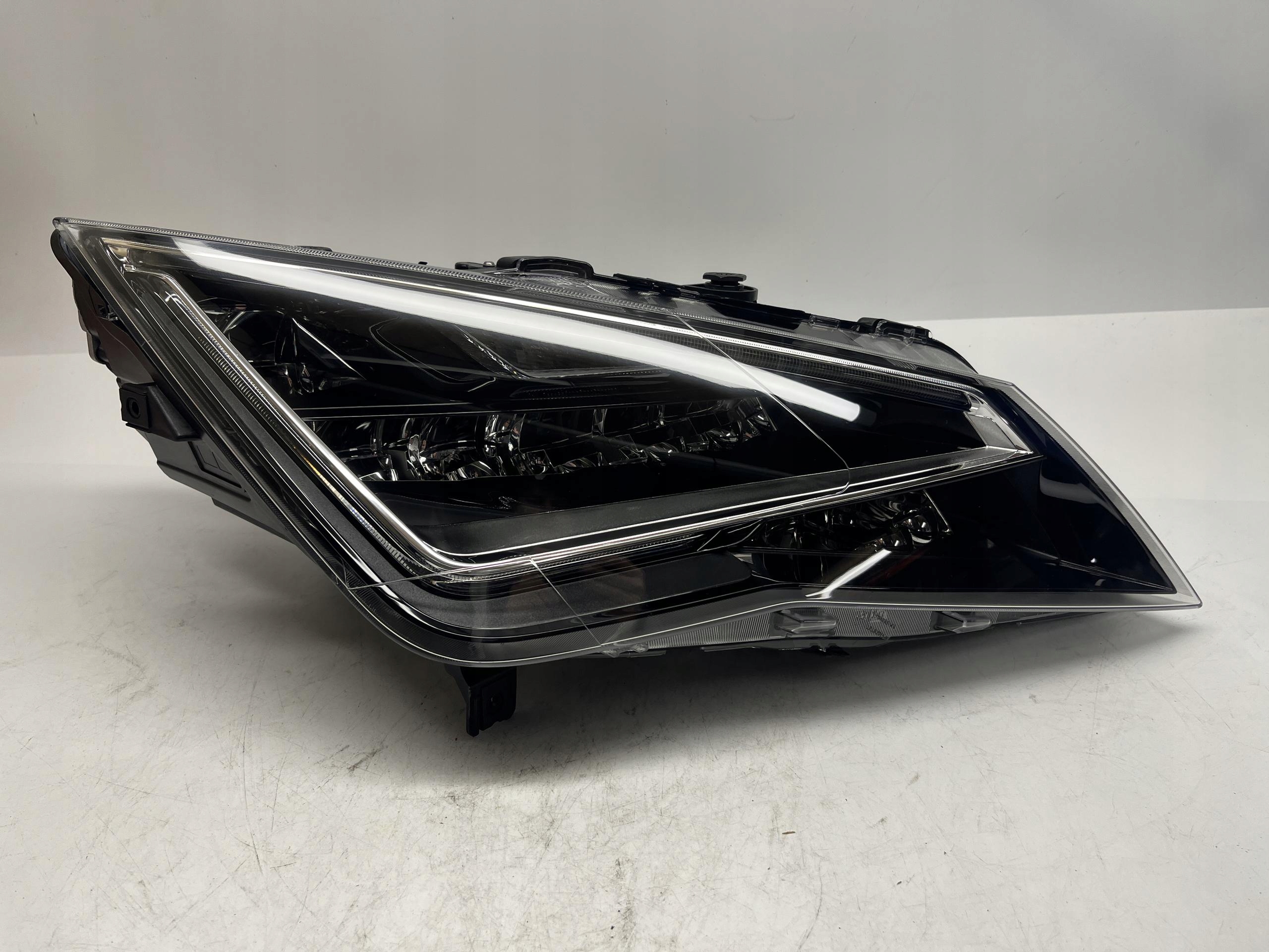SEAT LEON REFLEKTOR LAMPA PRAWA LED 5F1941008B