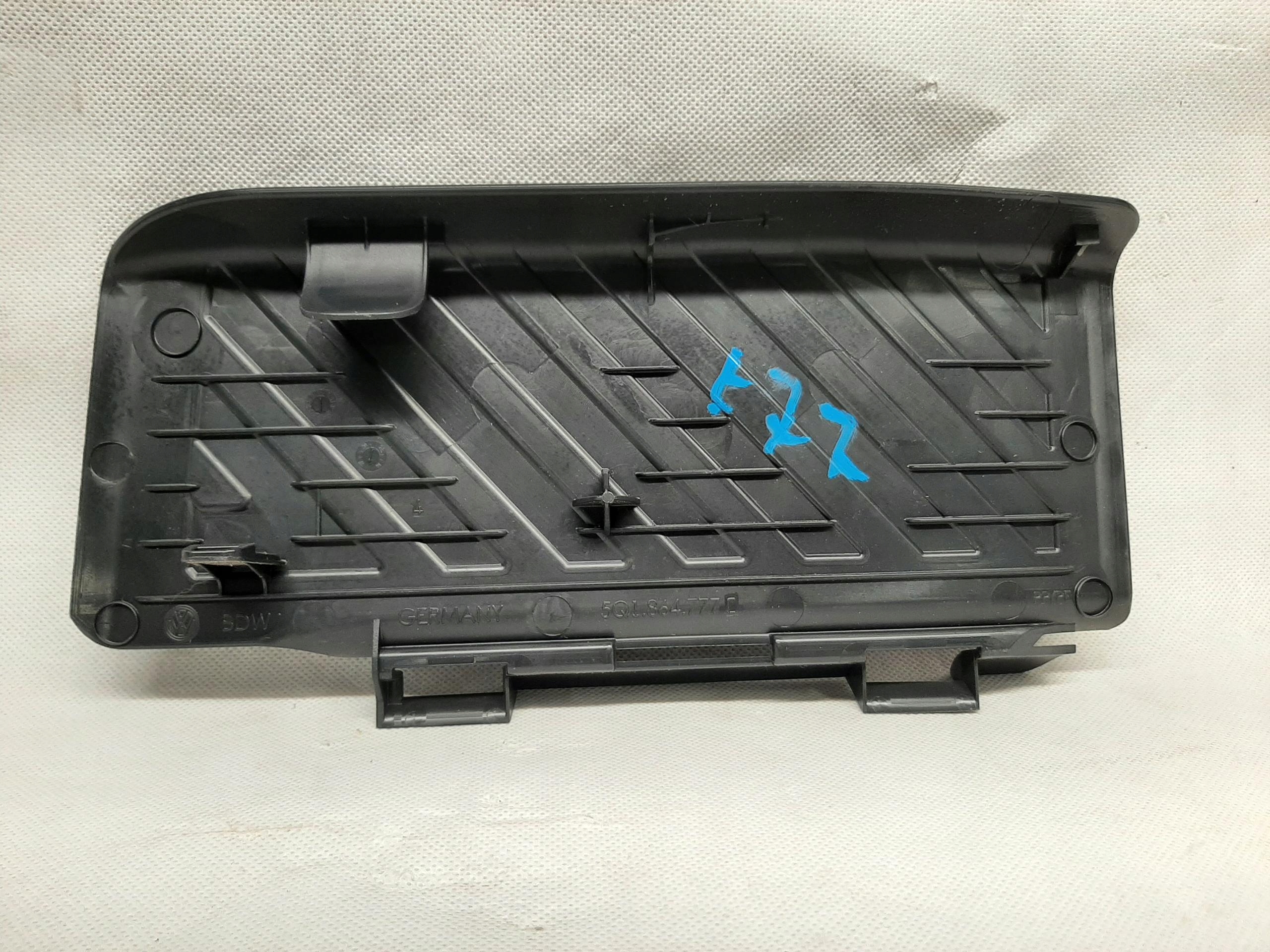 VW TIGUAN II 5NA GOLF VII SKODA SUPERB III PODNÓŻEK STOPIEŃ LEWY 5Q1864777C