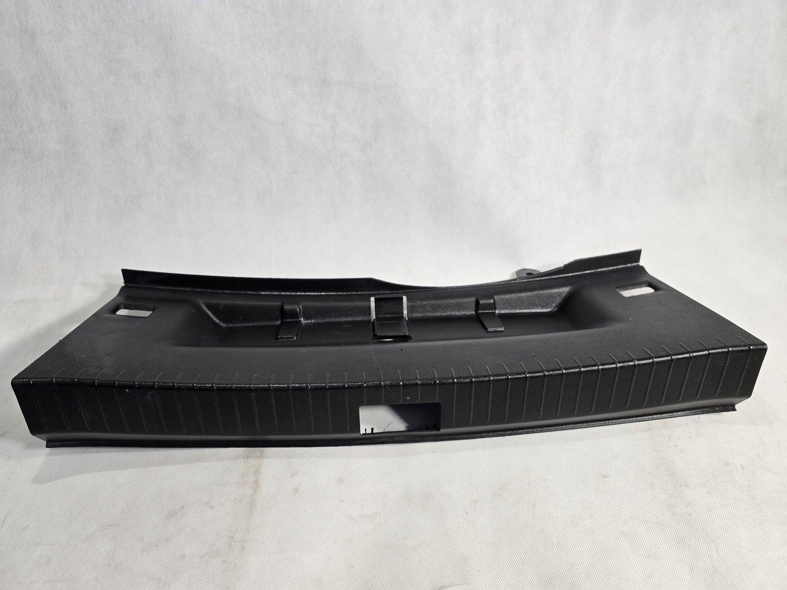 SEAT LEON I OSŁONA PASA TYLNEGO TYŁ MASKOWNICA 1M6863459F