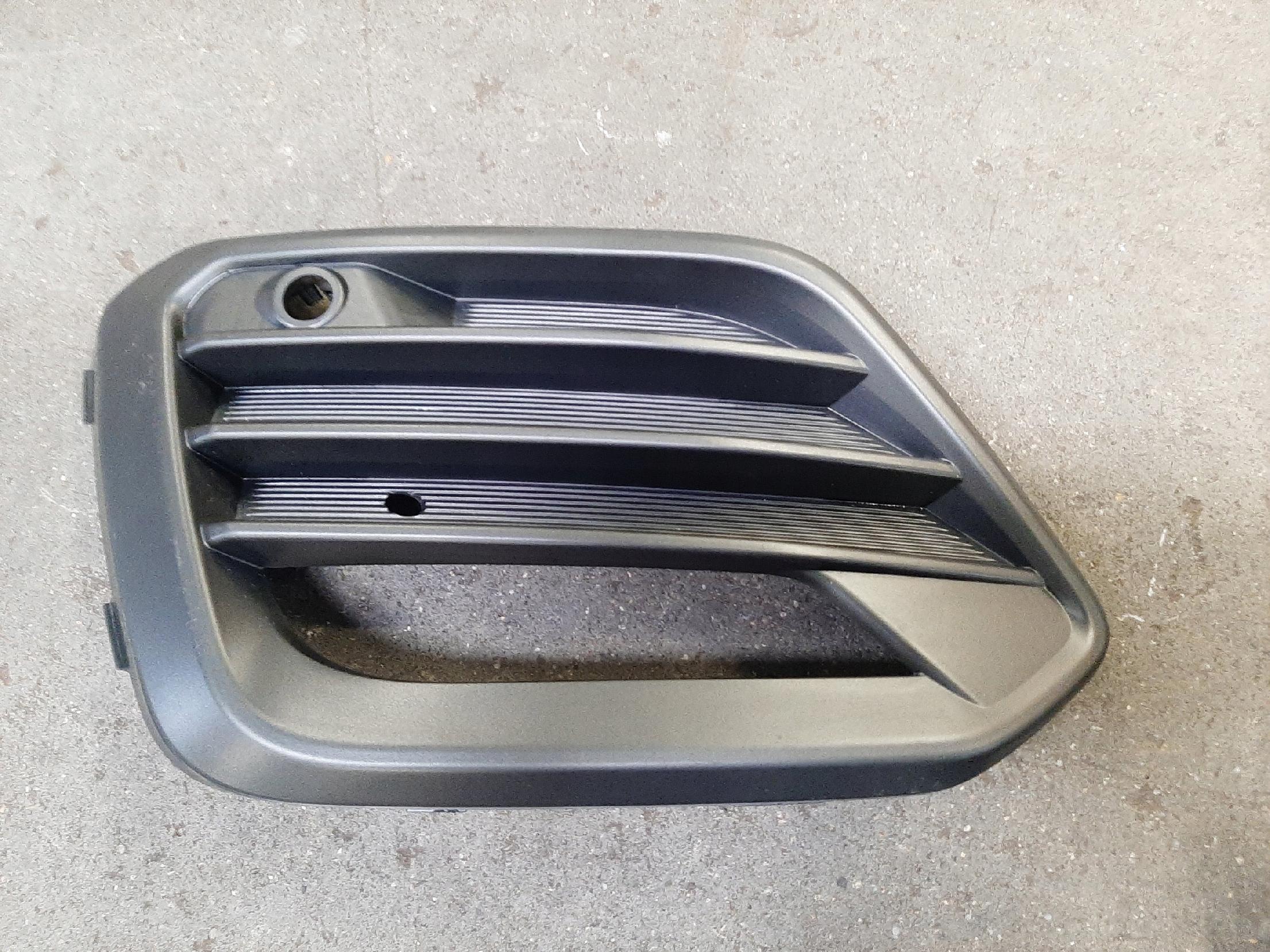 SEAT ATECA LIFT KRATKA ZDERZAKA LEWY PRZÓD 575853665R