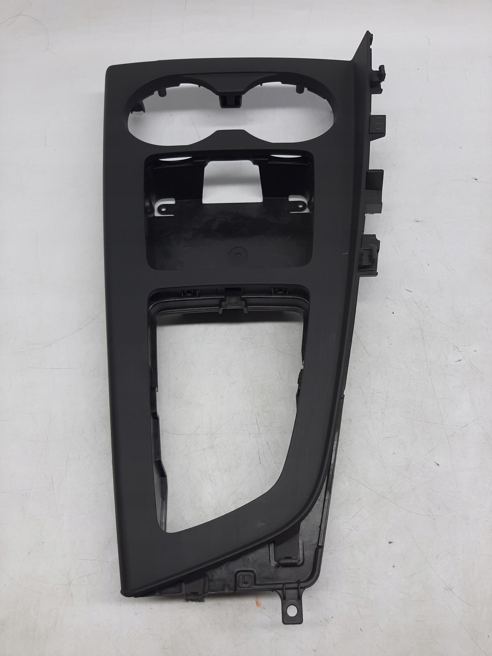 AUDI A4 B9 RAMKA TUNELU ŚRODKOWEGO 8W1864261C