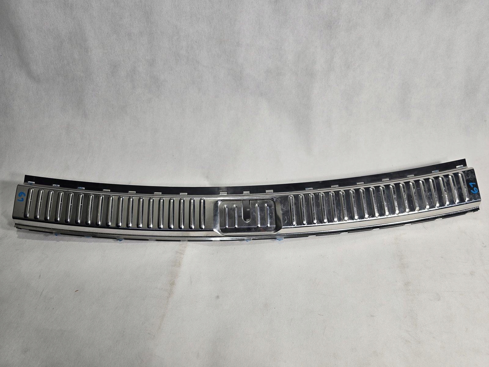 VW TOUAREG II 7P CAYENNE II OSŁONA PASA TYLNEGO TYŁ MASKOWNICA 7P0863459F