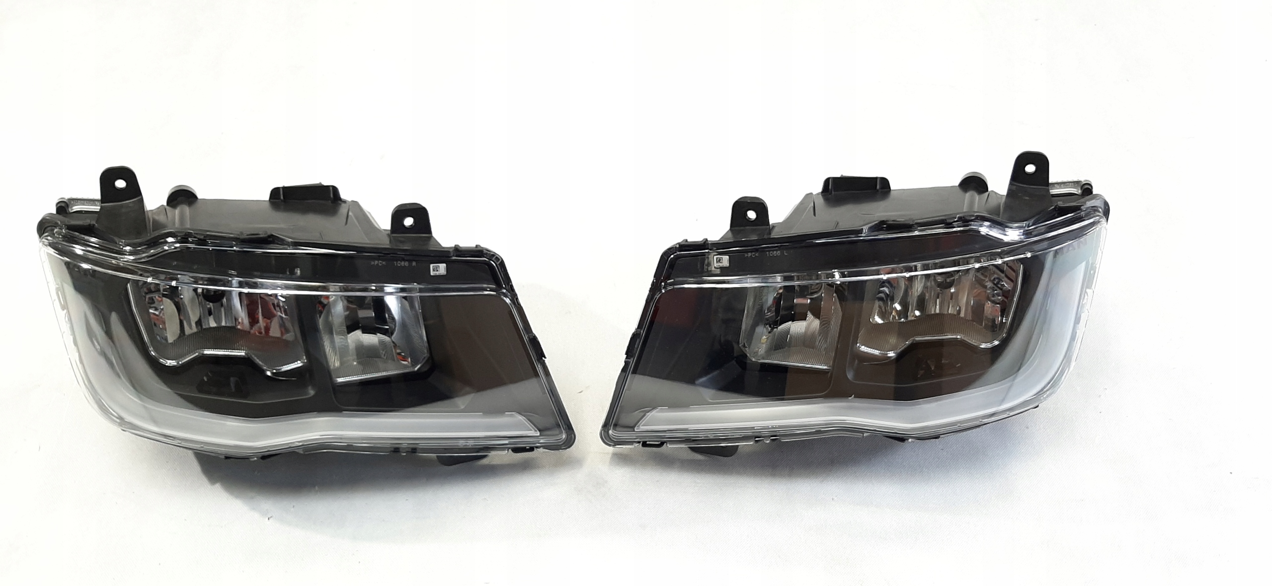MAN TGX REFLEKTORY LEWA PRAWA FULL LED 81251016837 81251016838