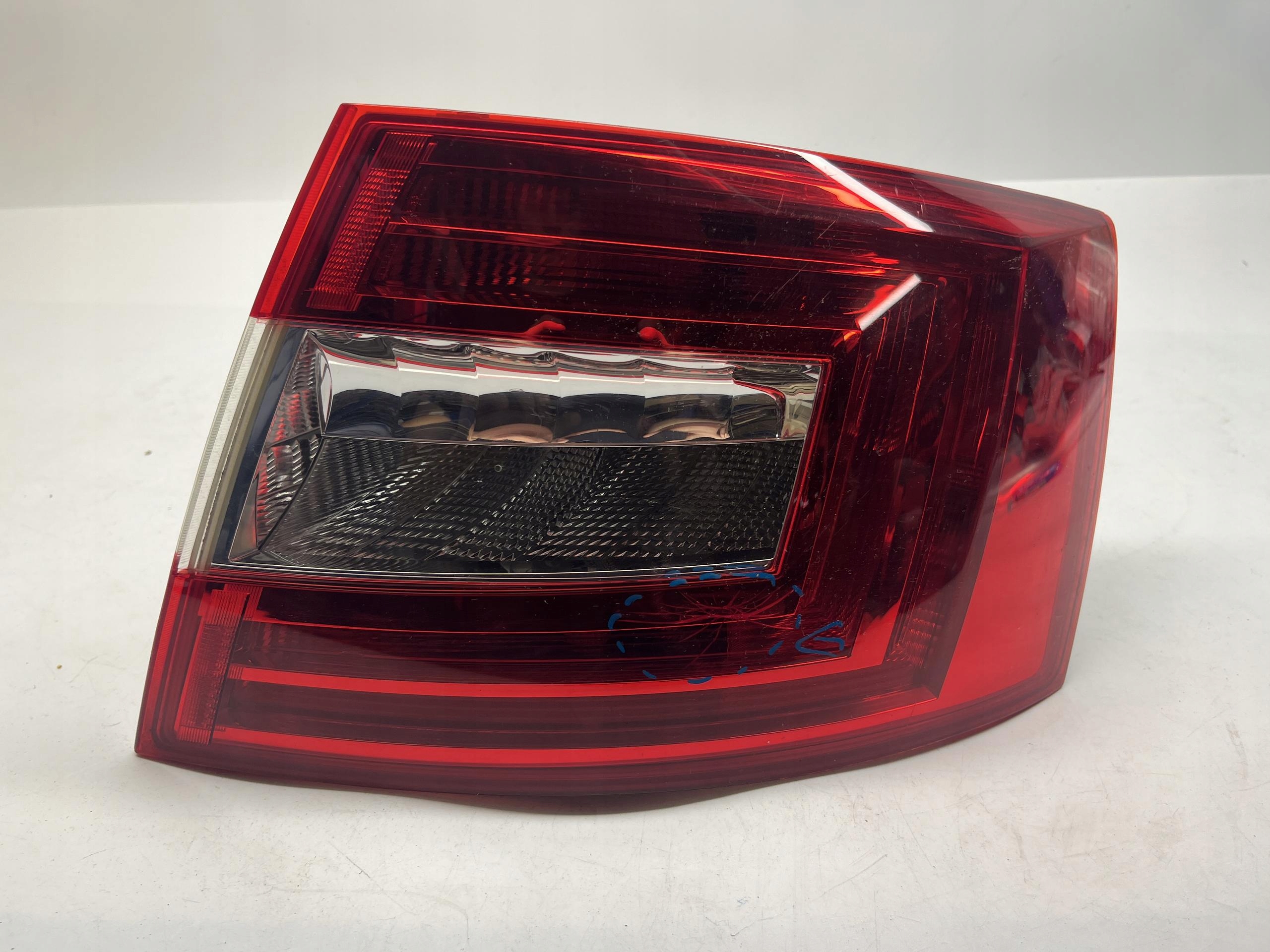 SKODA OCTAVIA 3 kombi lampa tył Prawa 5E9945096