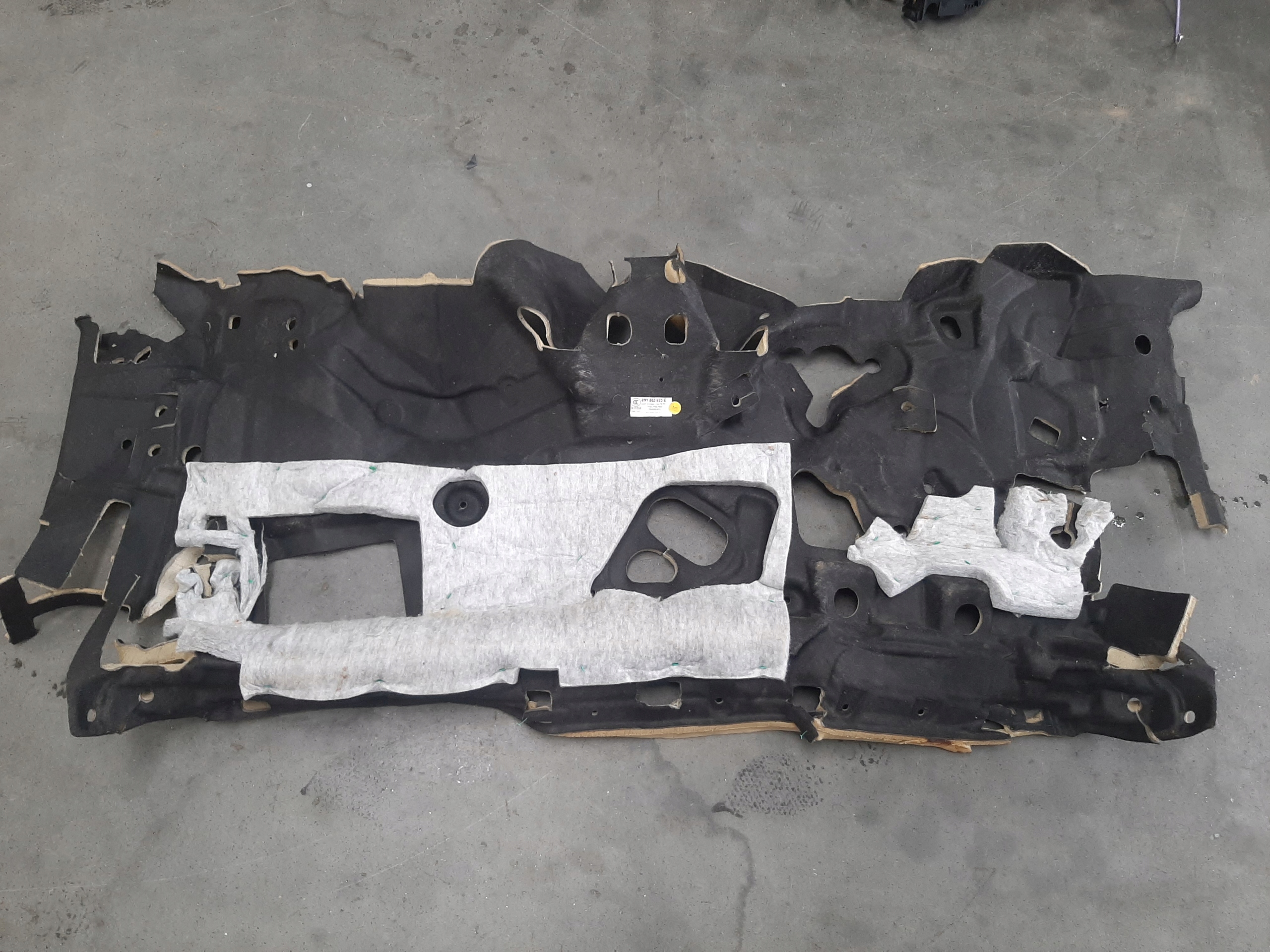 AUDI Q7 4M WYGŁUSZENIE ŚCIANY GRODZIOWEJ GRODZI 4M1863923E