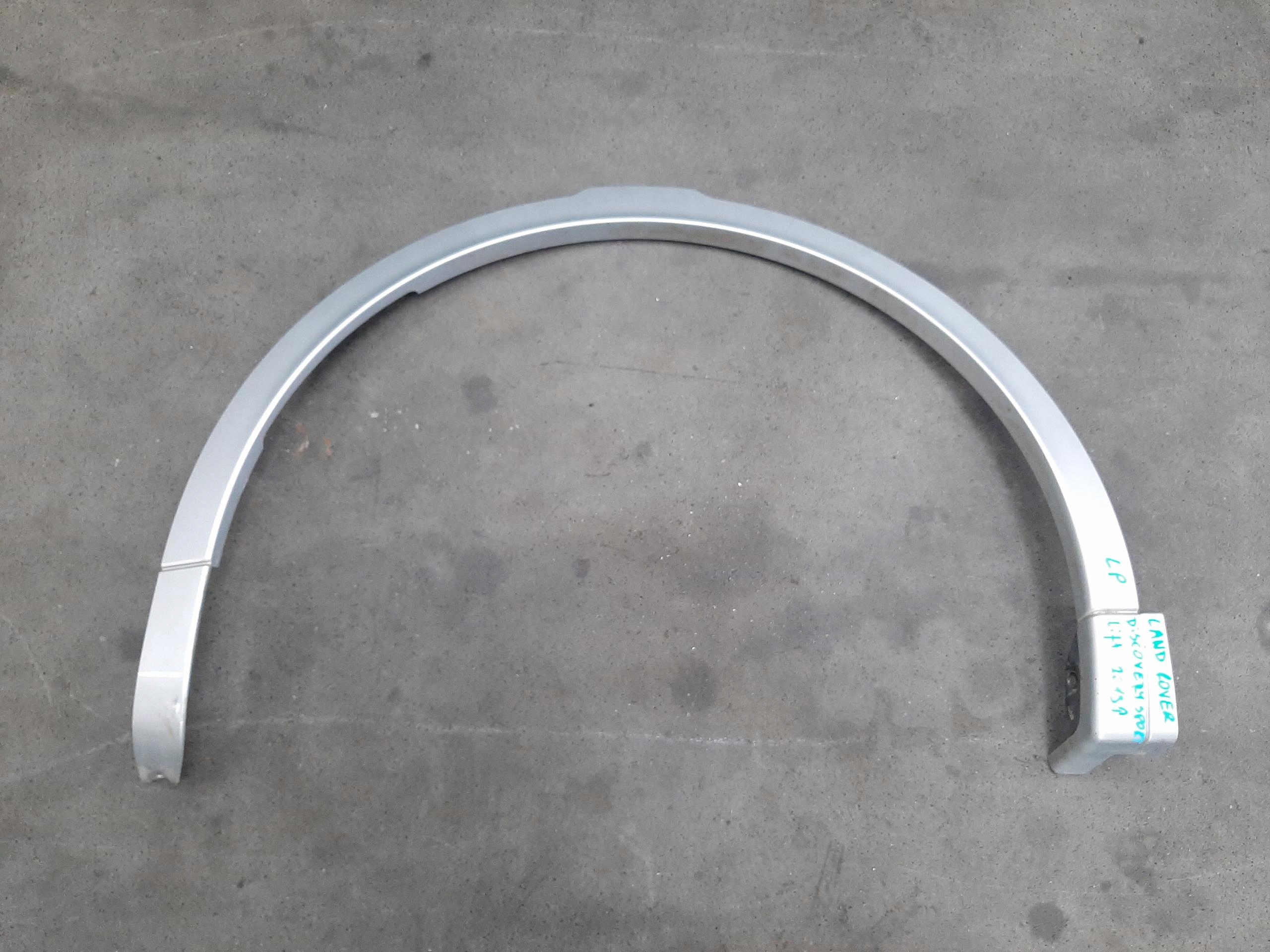 LAND ROVER DISCOVERY SPORT L550 LISTWA BŁOTNIKA LEWY PRZÓD LK72-16A075-C