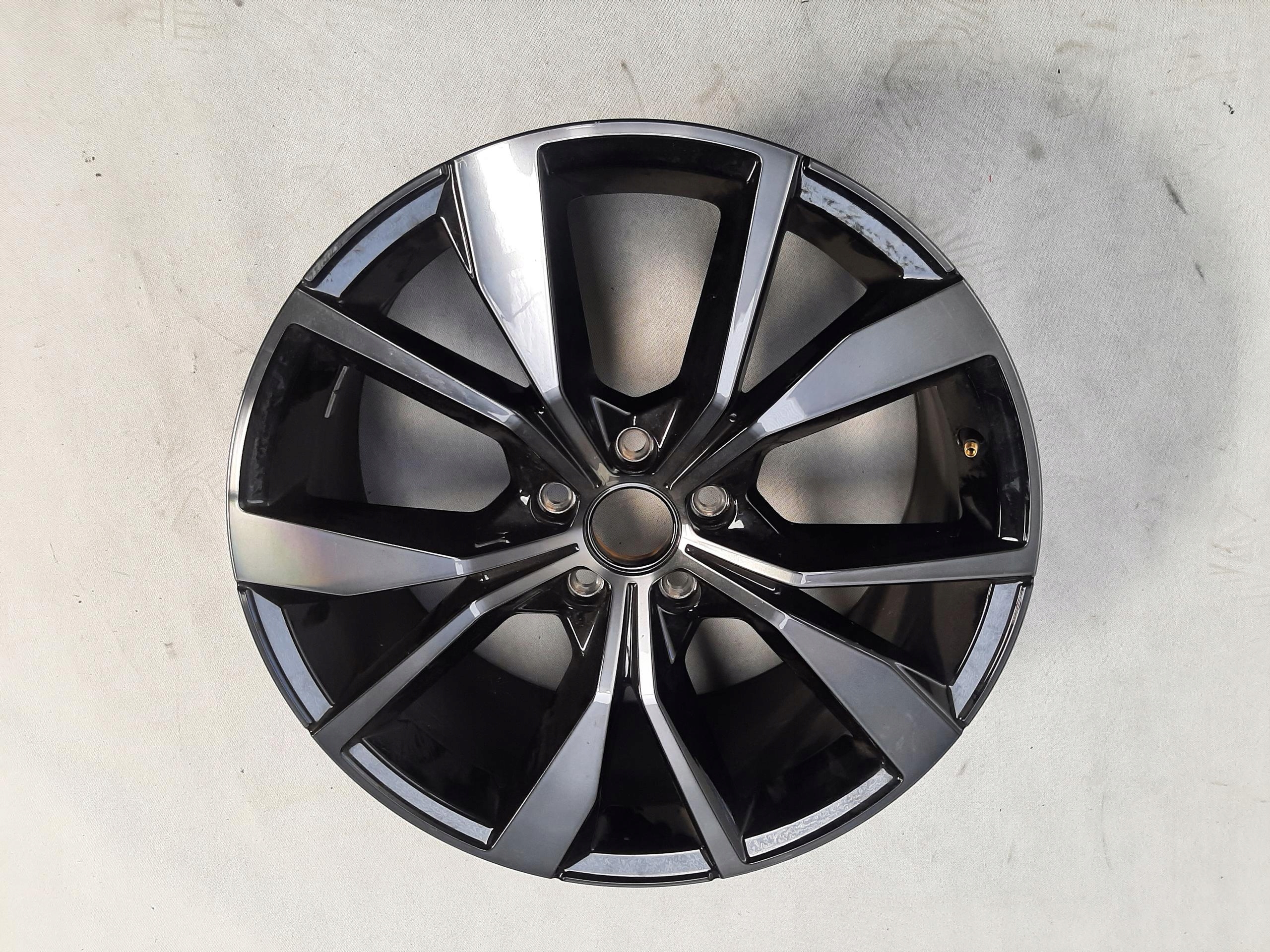 VW T-ROC FELGA ALUMINIOWA R19 8J ET47 5x112 2GA601025AK
