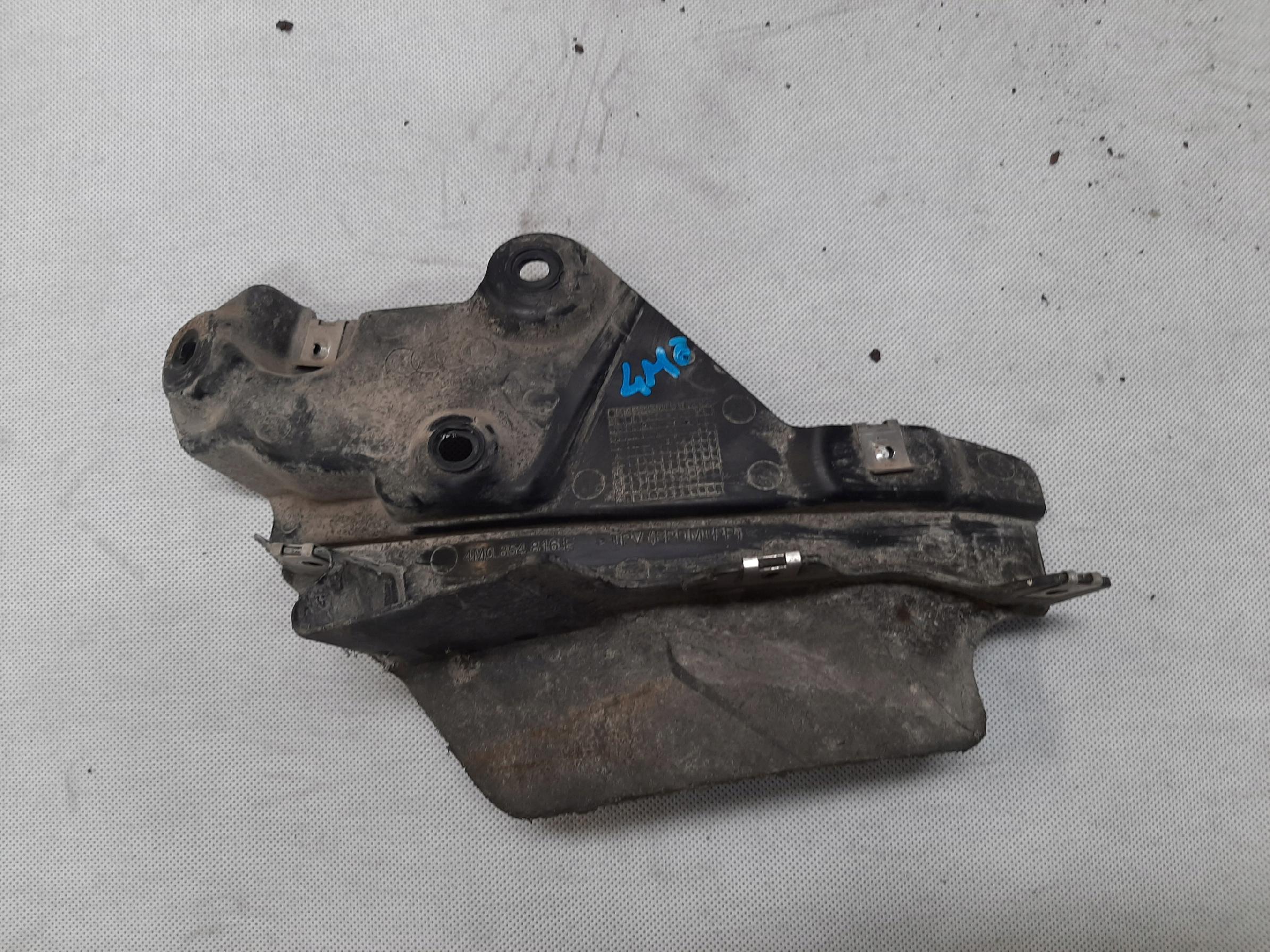 AUDI Q7 4M SPOJLER CHLAPACZ PRAWY TYŁ TYLNY 4M0854816E
