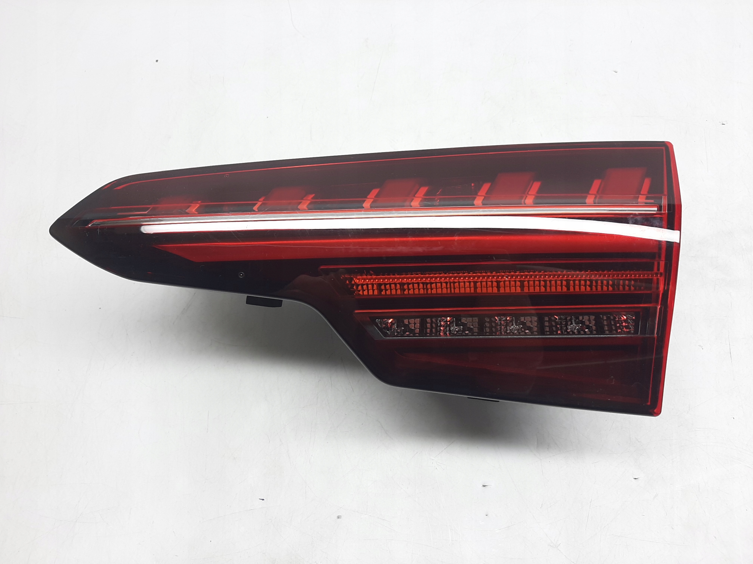 AUDI A4 B9 AVANT LIFT LAMPA TYŁ TYLNA PRAWA PRAWY LED 8W9945094AC