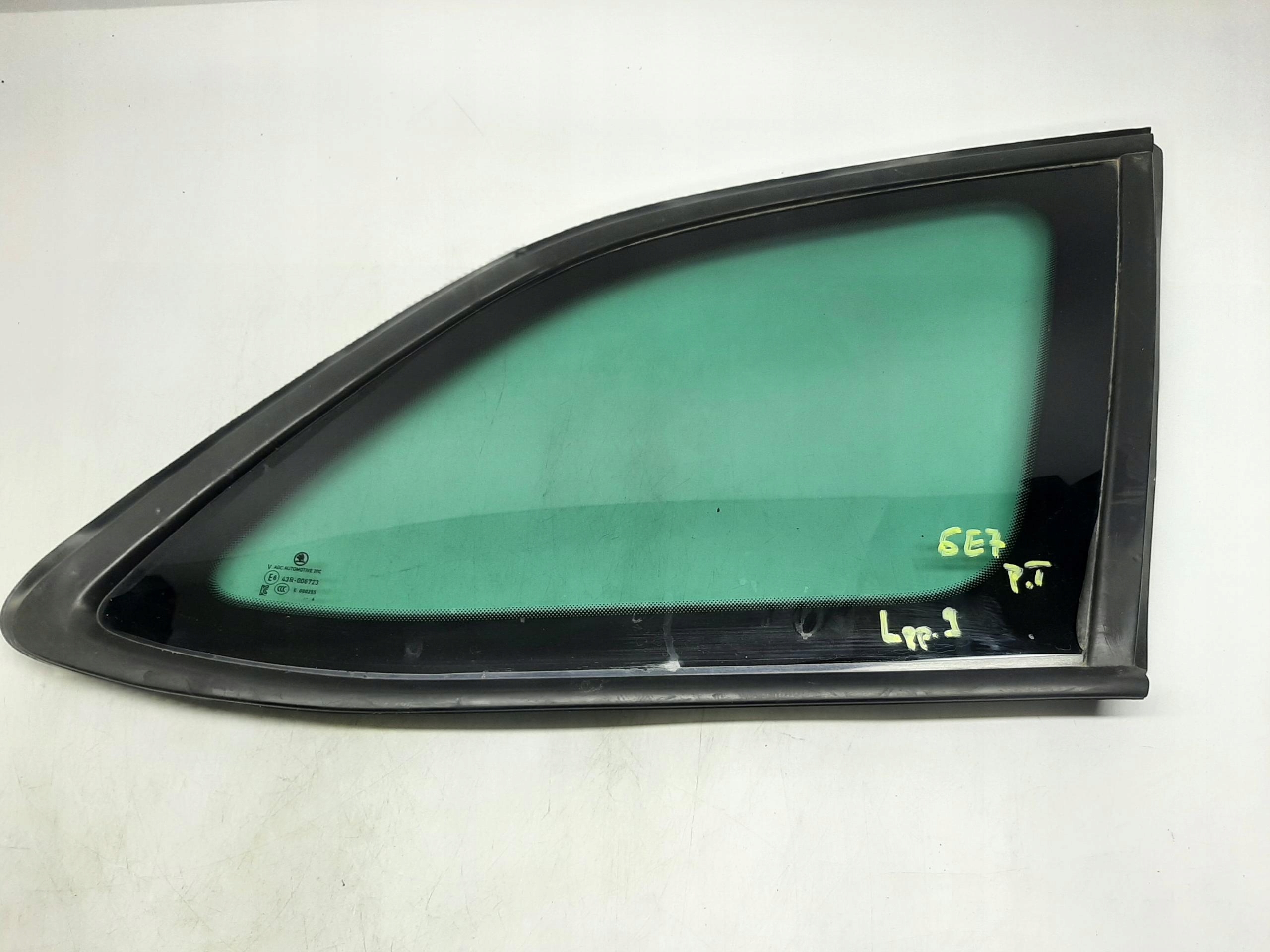 SKODA OCTAVIA IV COMBI SZYBA KAROSERYJNA PRAWY TYŁ 5E7845298