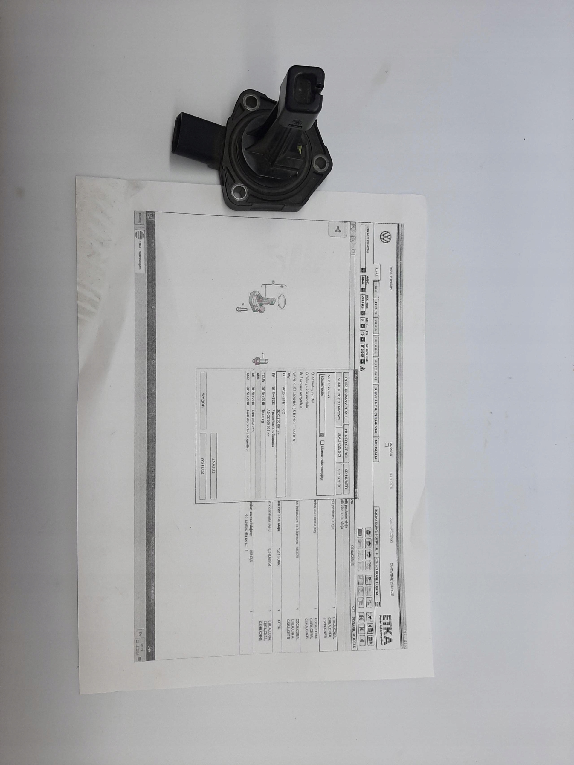 AUDI A4 B8 CZUJNIK POZIOMU OLEJU 03C907660H