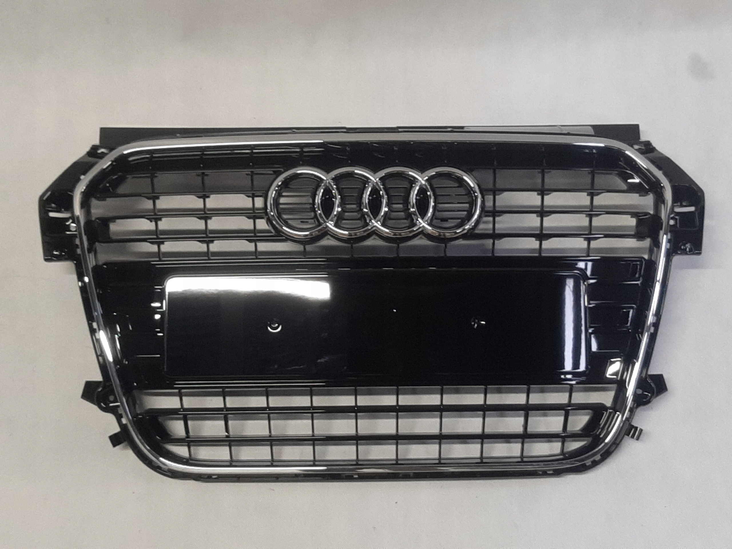 Audi A1 (2011-2014r.) Grill Atrapa Black 8X0853651