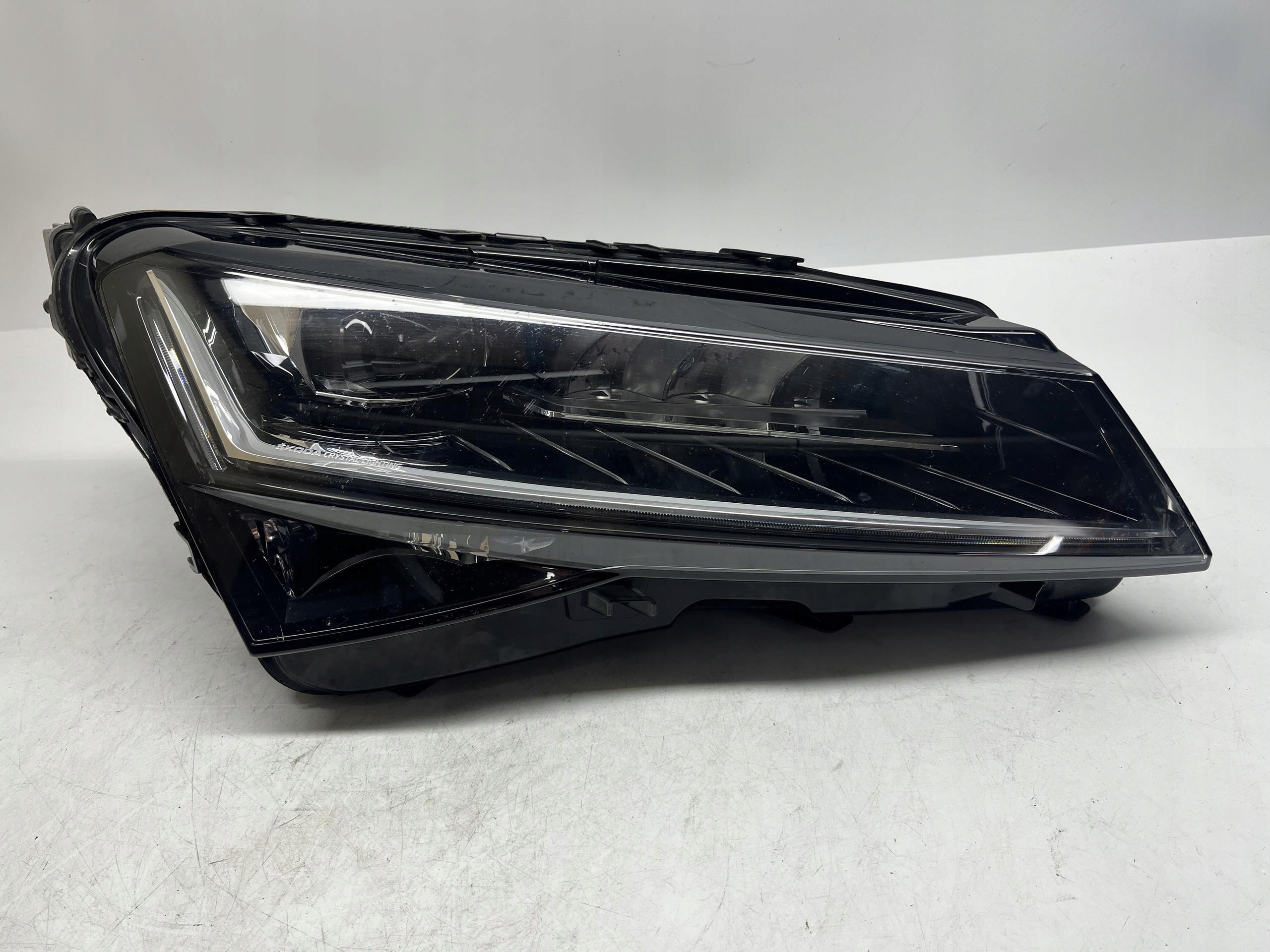 SKODA Superb Reflektor Lampa Przód PRAWY LED 3v1941016D