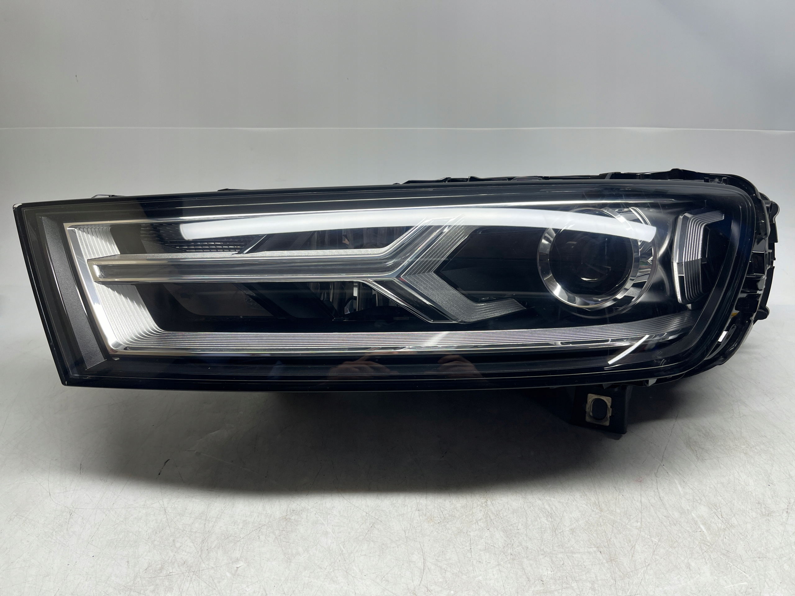 AUDI Q7 REFLEKTOR LAMPA LEWA PRZEDNIA XENON 4M0941005 043