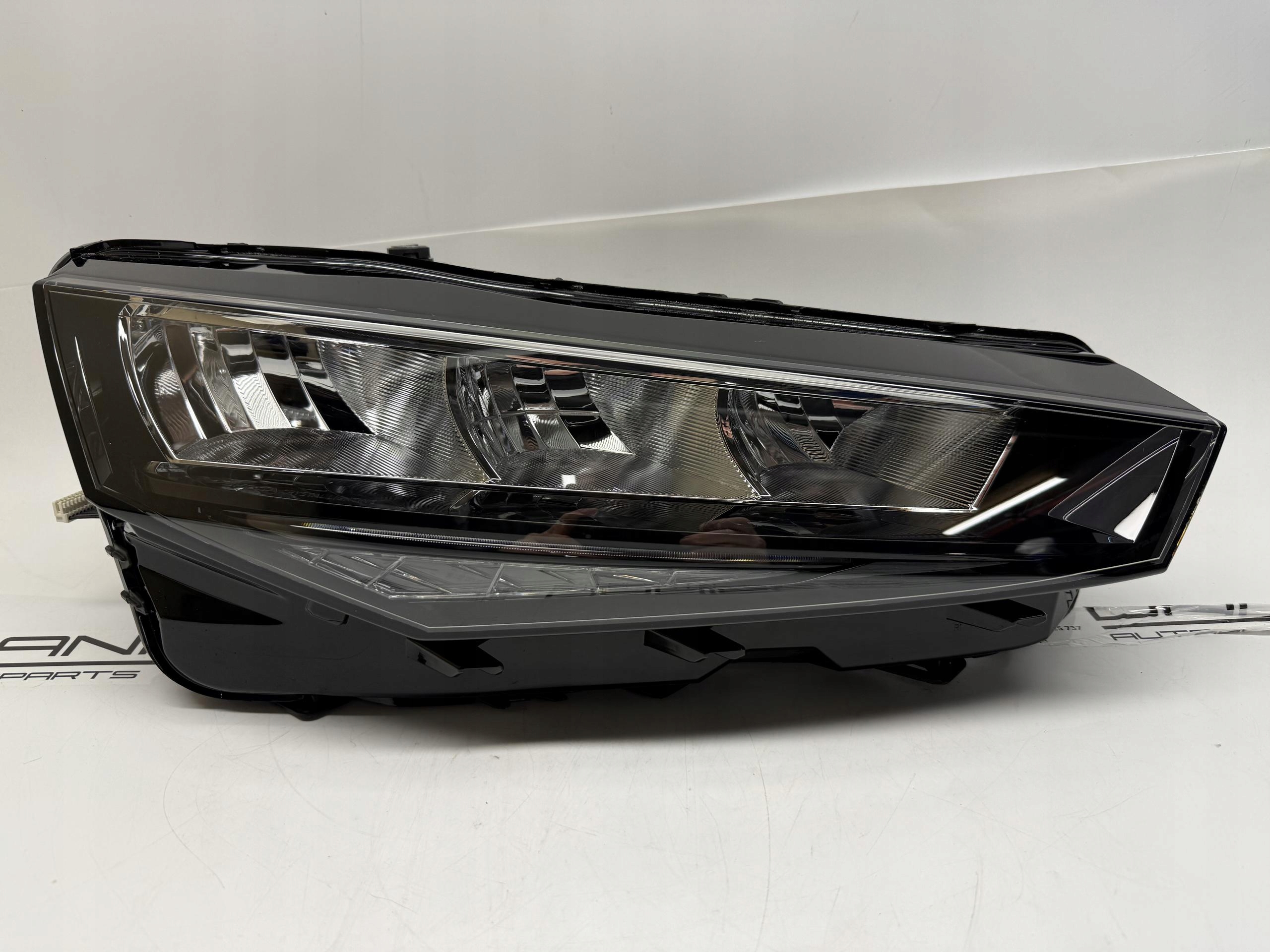SKODA SCALA REFLEKTOR LAMPA PRAWY PRZÓD LED 655941016